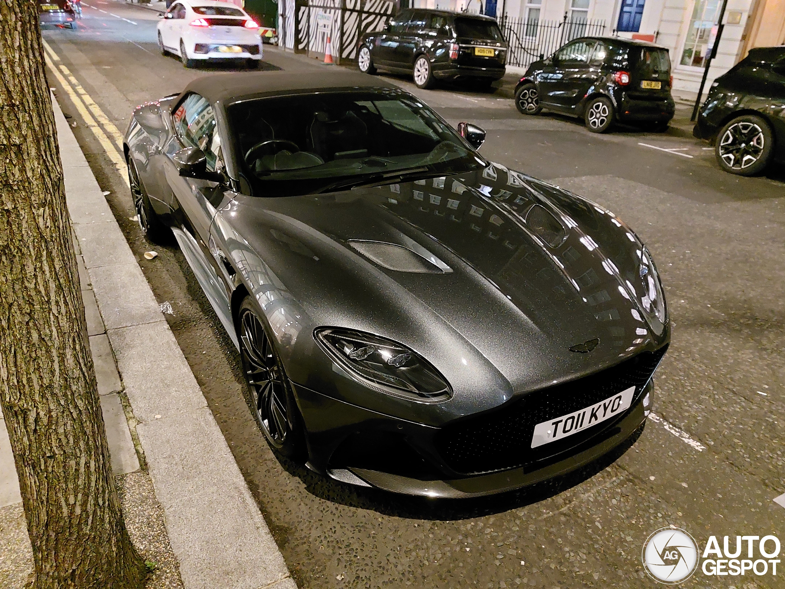 Aston Martin DBS Superleggera Volante