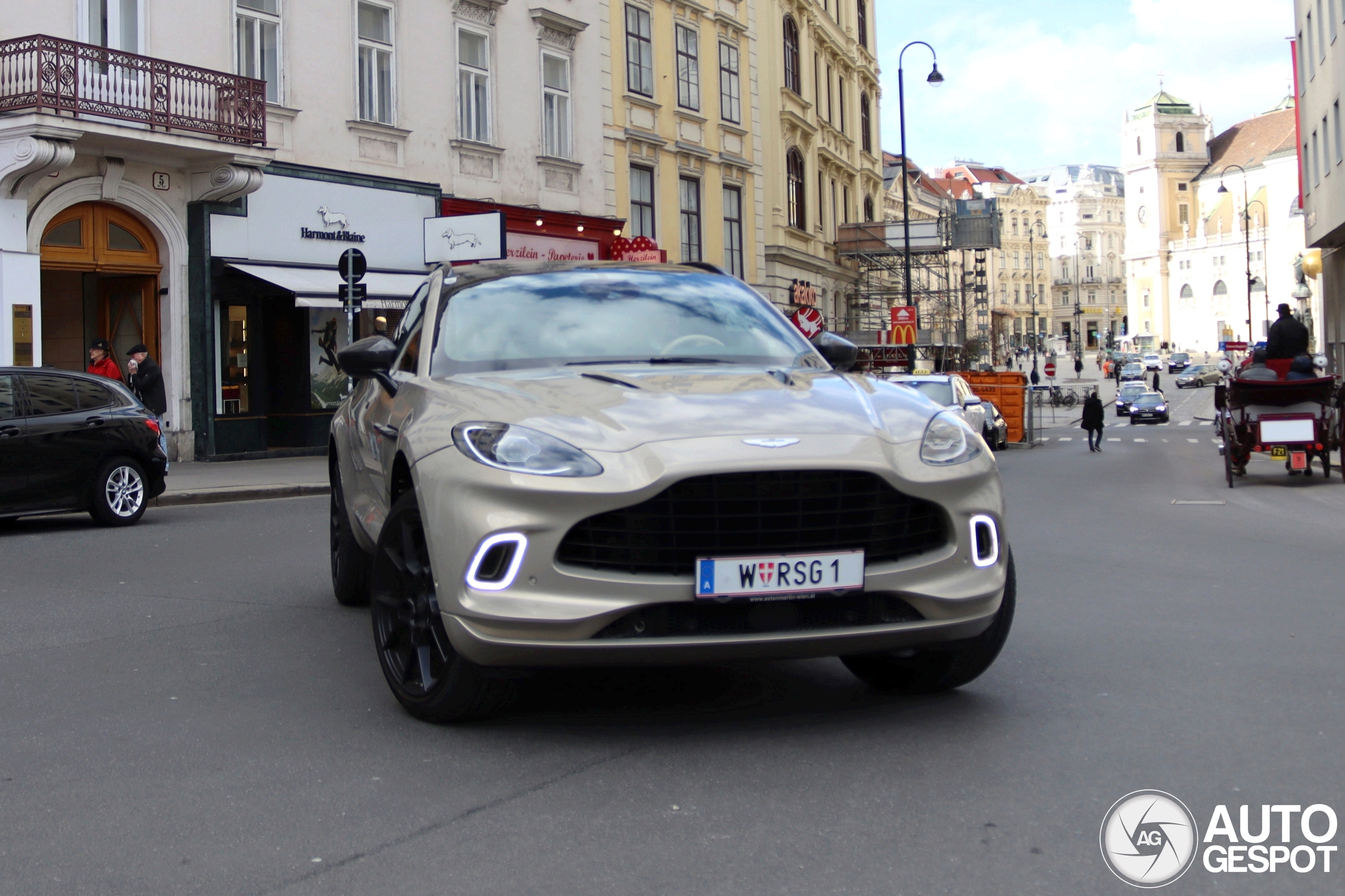 Aston Martin DBX