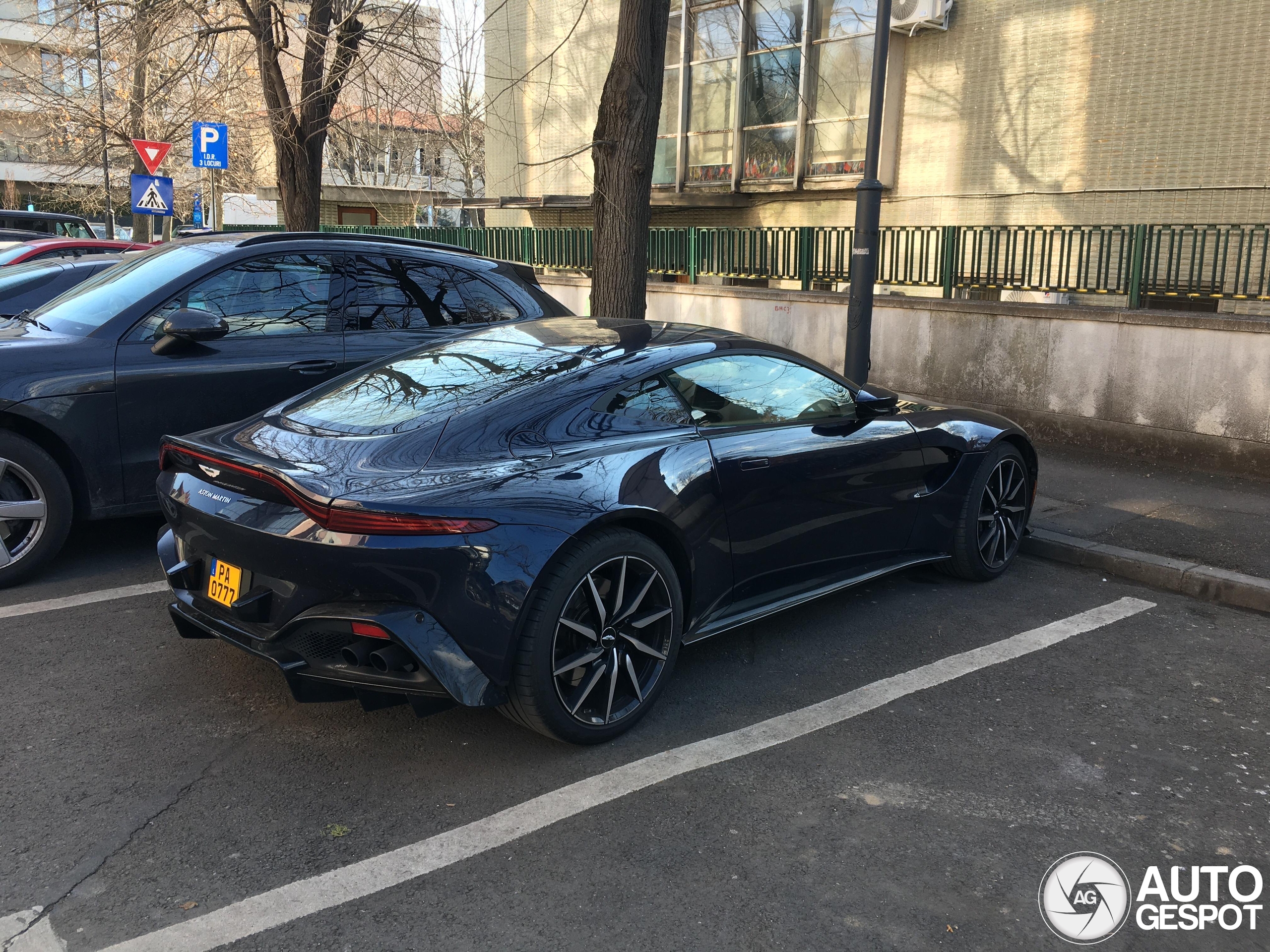 Aston Martin V8 Vantage 2018