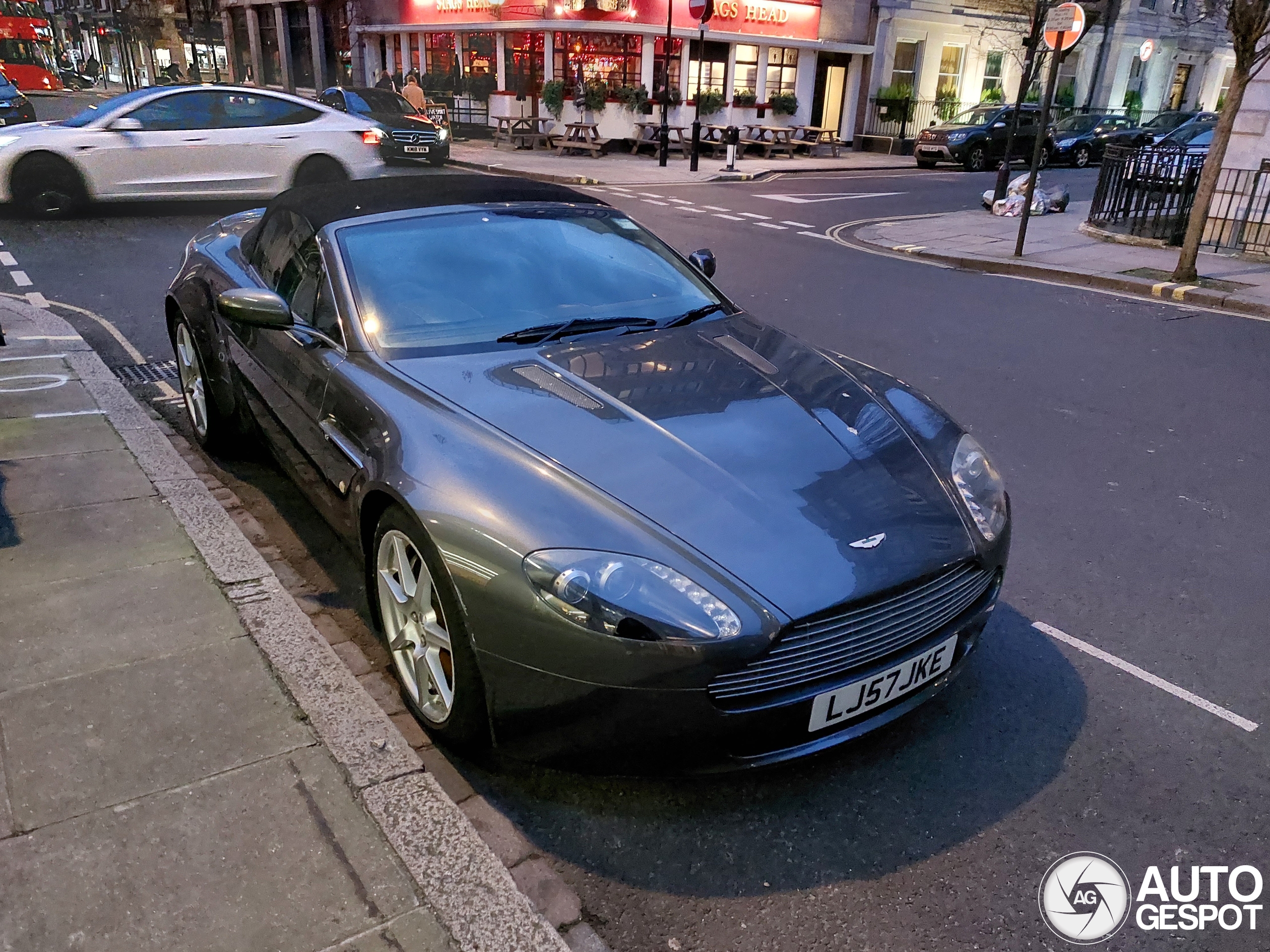 Aston Martin V8 Vantage Roadster