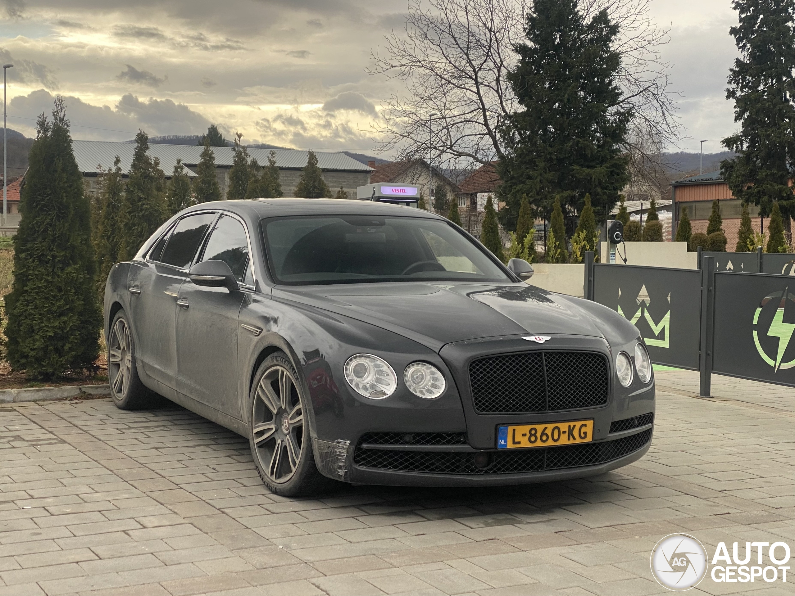 Bentley Flying Spur V8