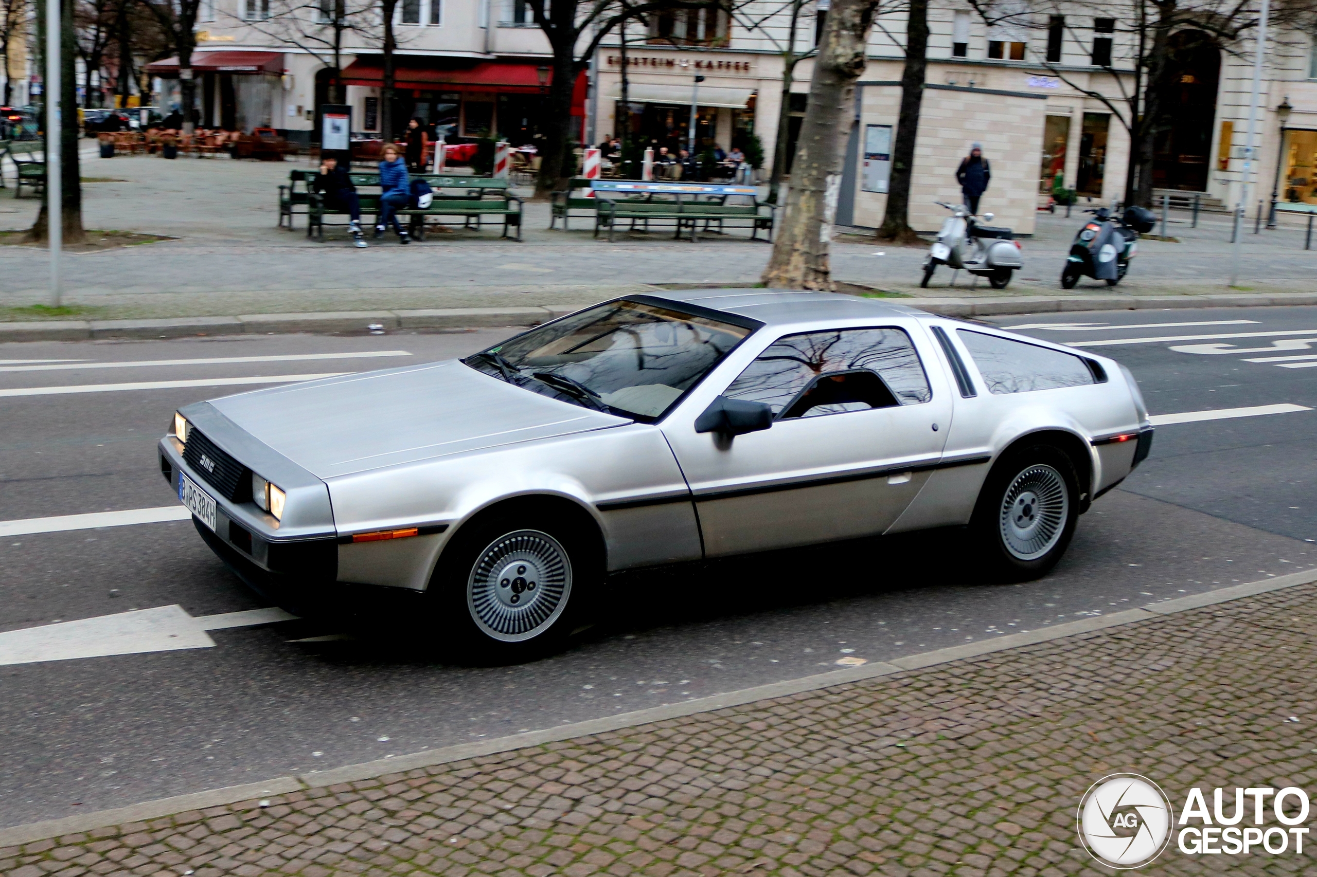 DeLorean DMC-12