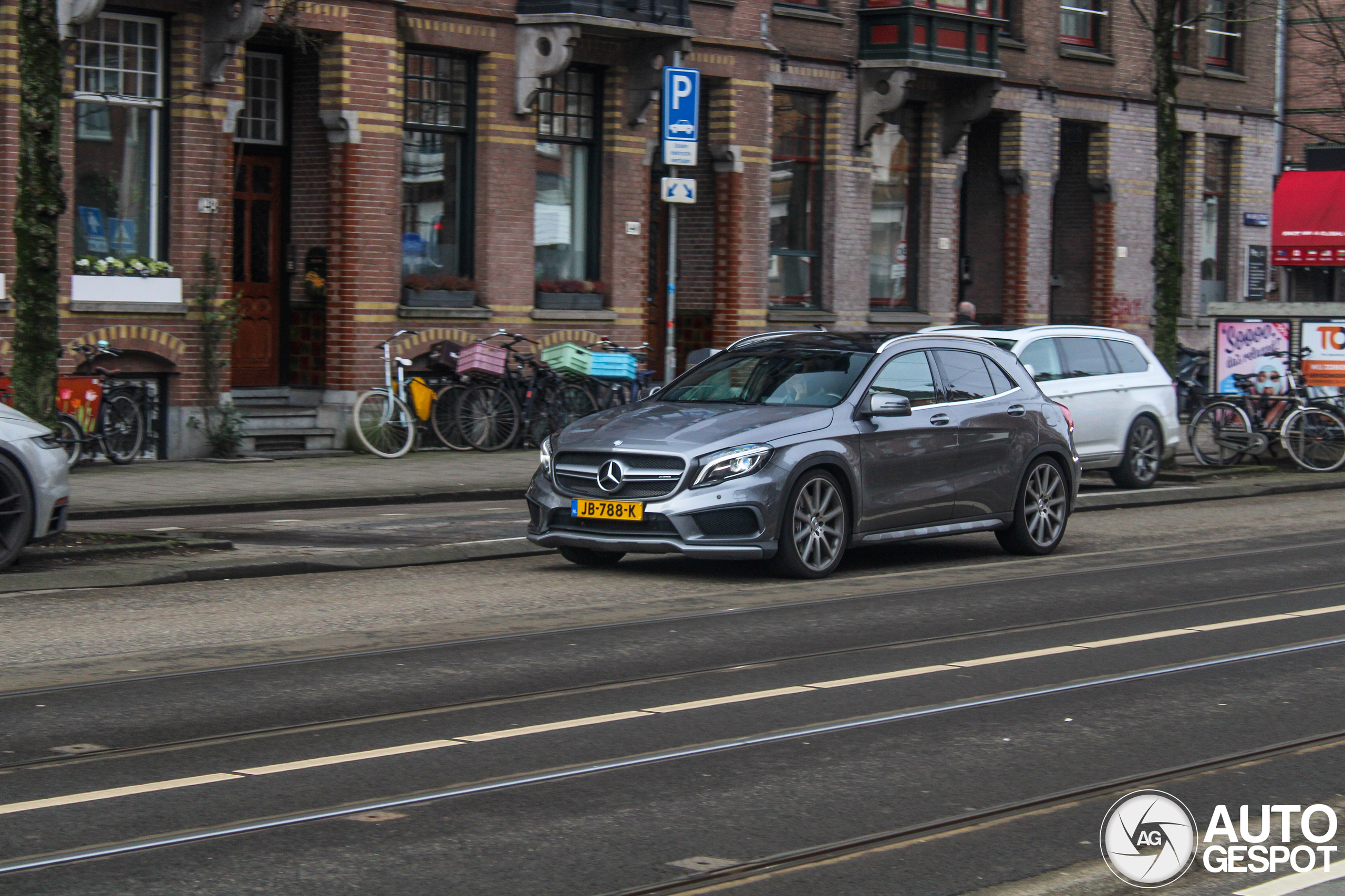 Mercedes-Benz GLA 45 AMG X156