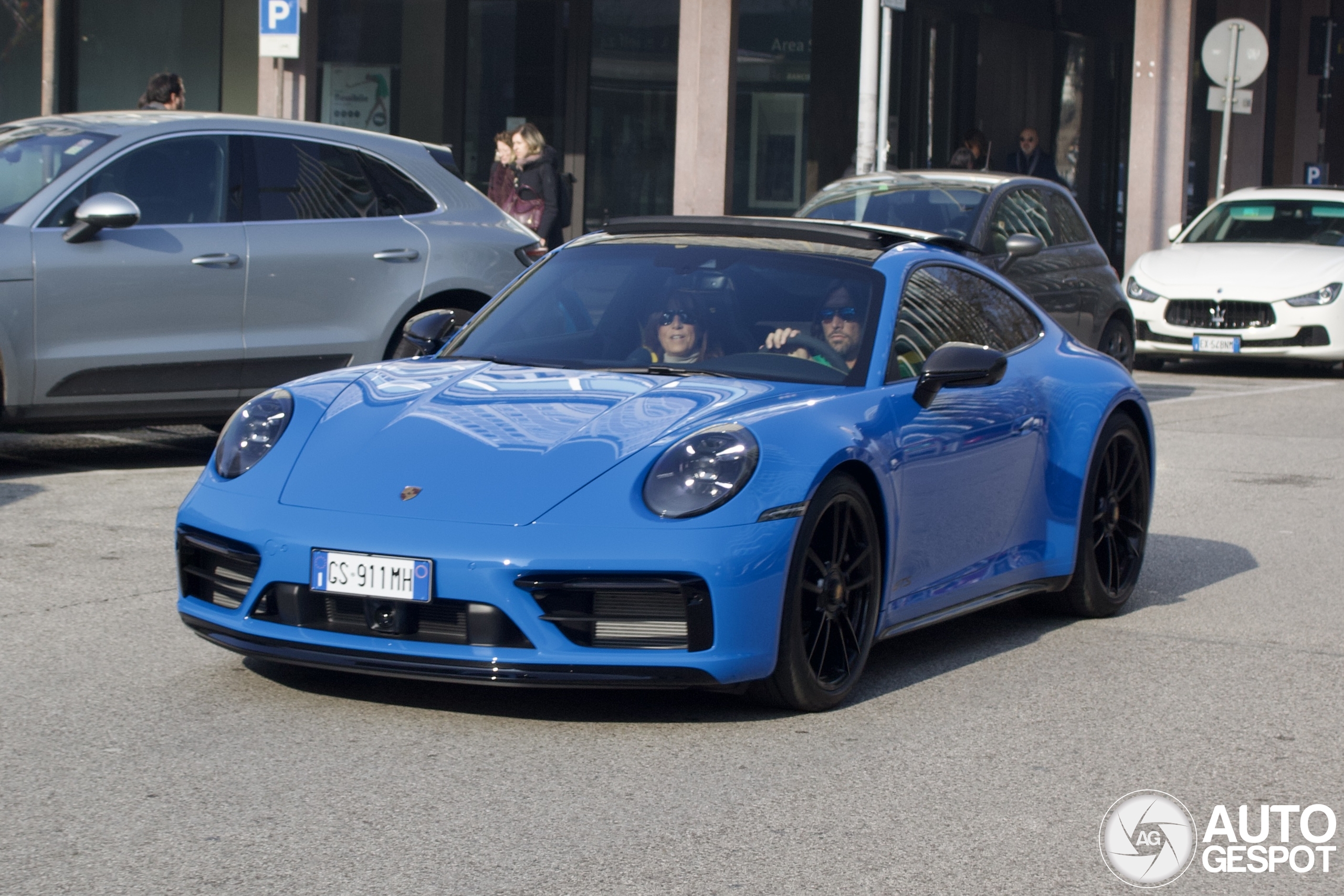 Porsche 992 Carrera 4 GTS