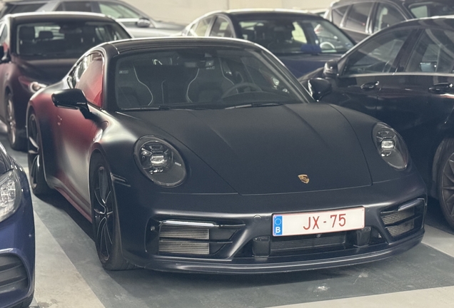 Porsche 992 Carrera 4S Belgian Legend Edition