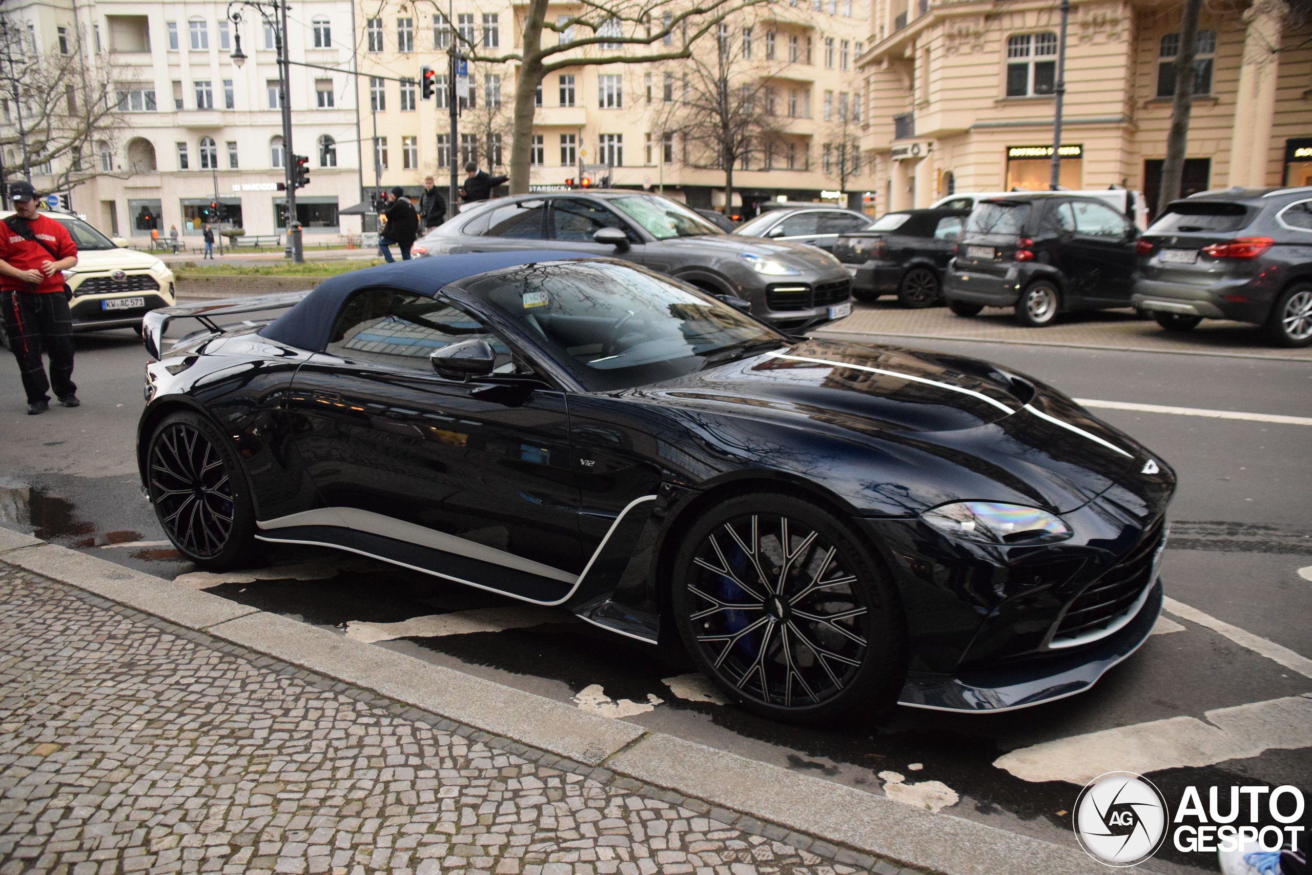 Aston Martin V12 Vantage Roadster 2023