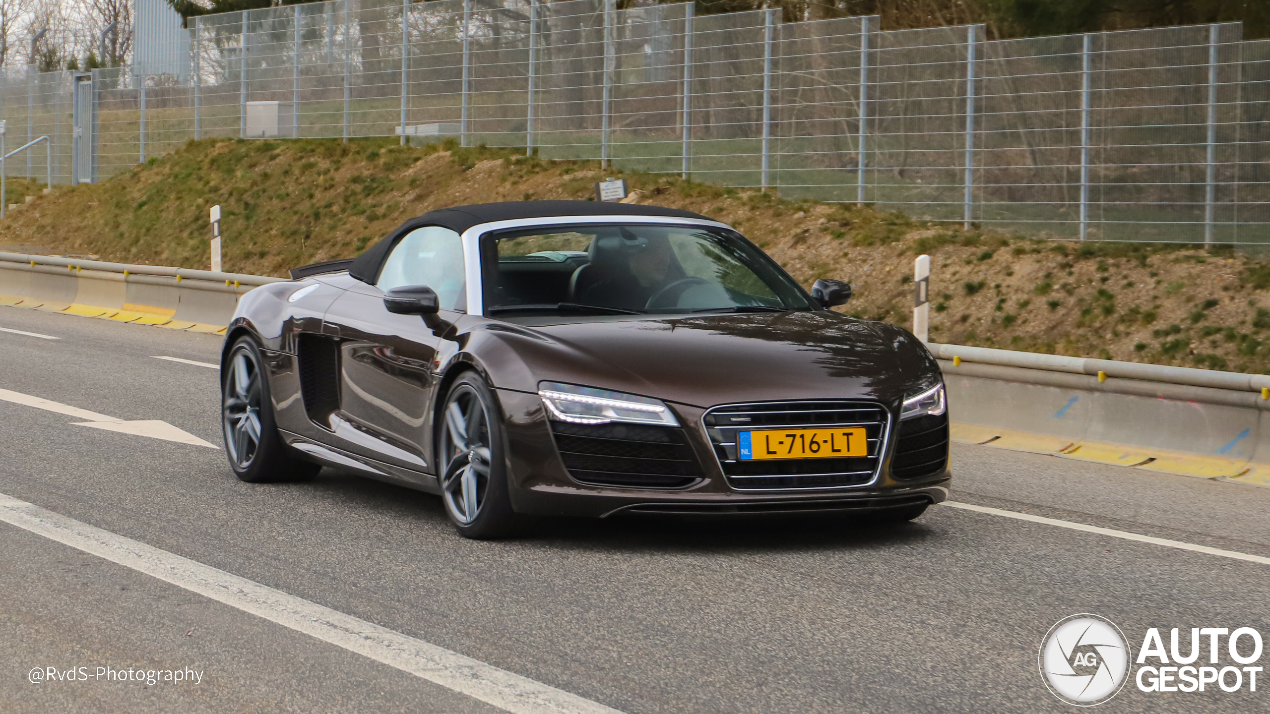 Audi R8 V10 Spyder 2013