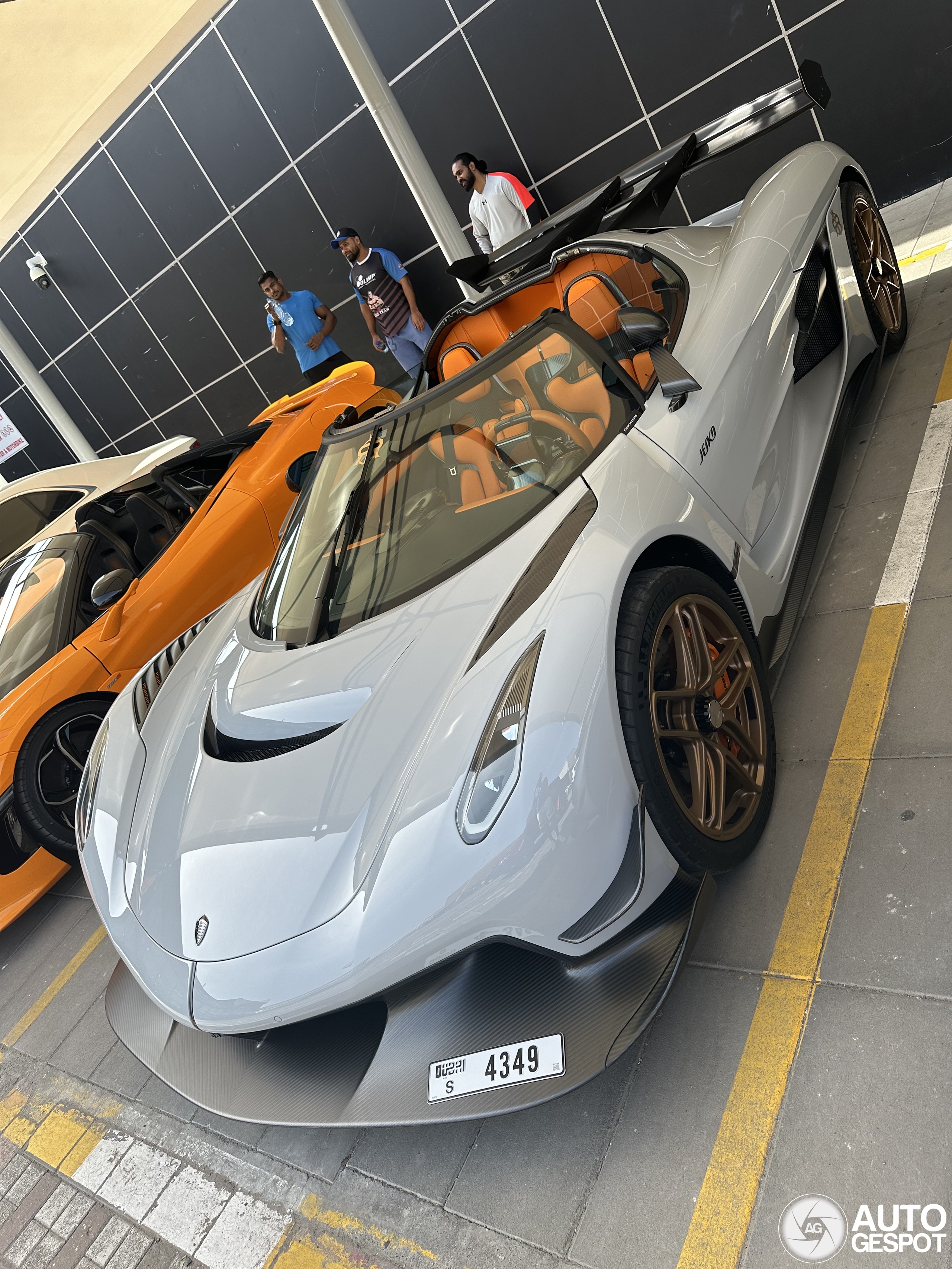 An incredible duo shows up in Dubai