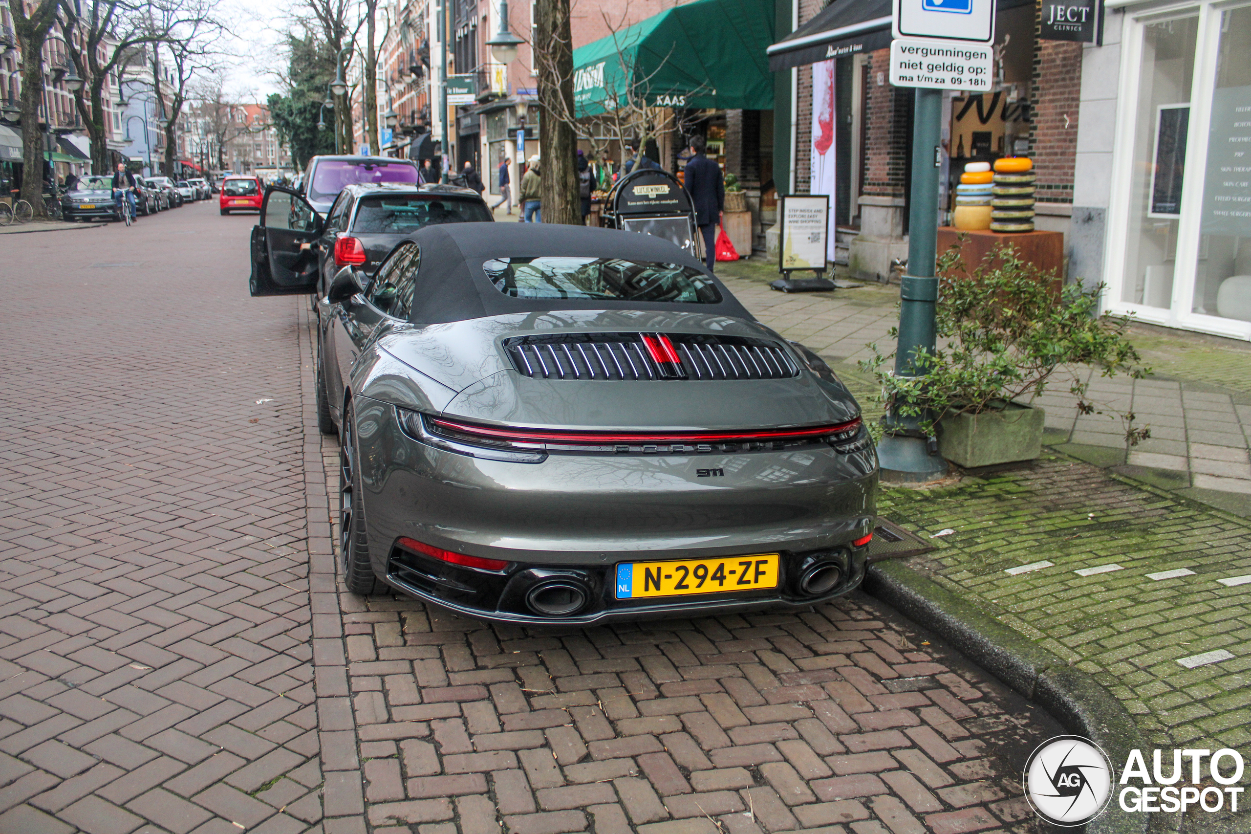 Porsche 992 Carrera 4S Cabriolet