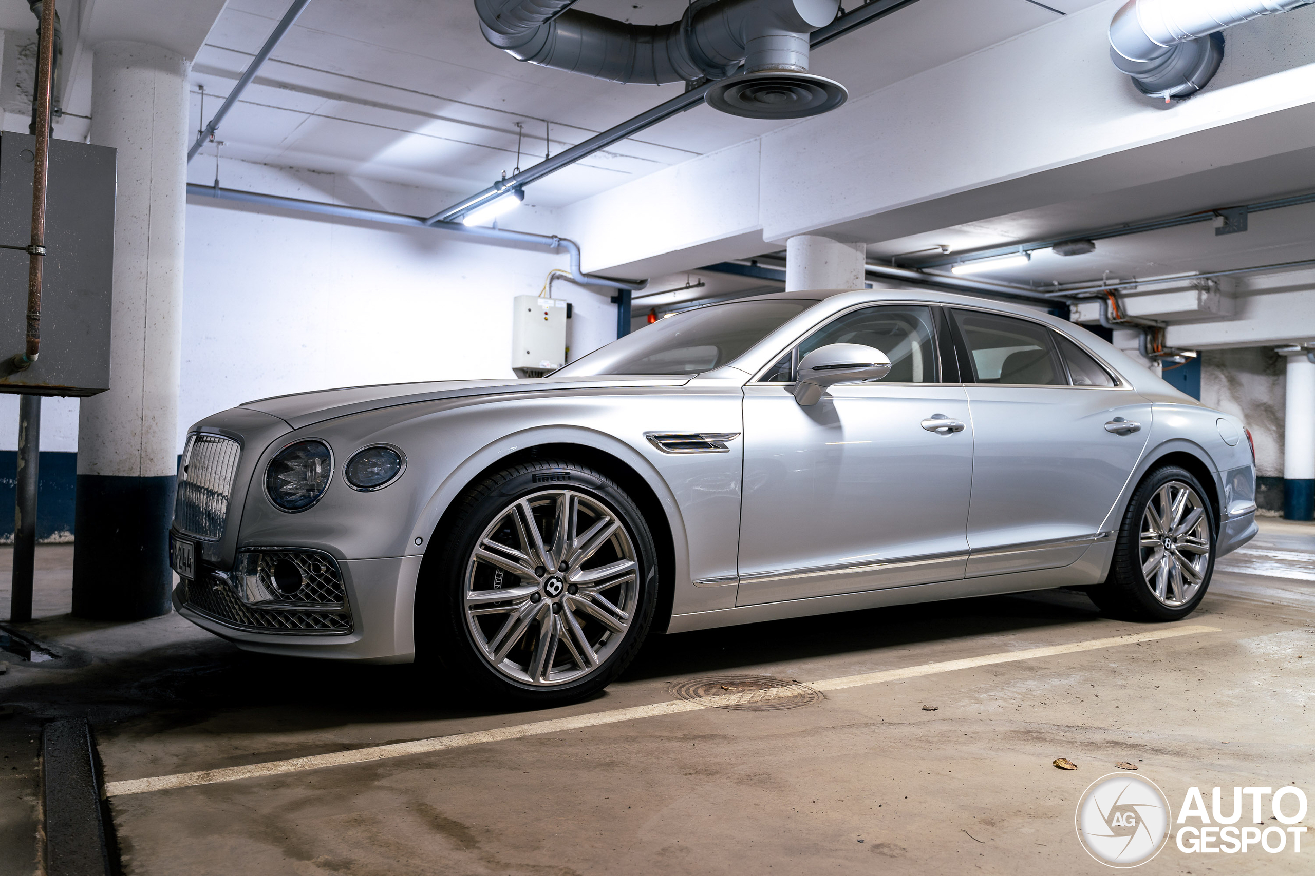 Bentley Flying Spur Hybrid