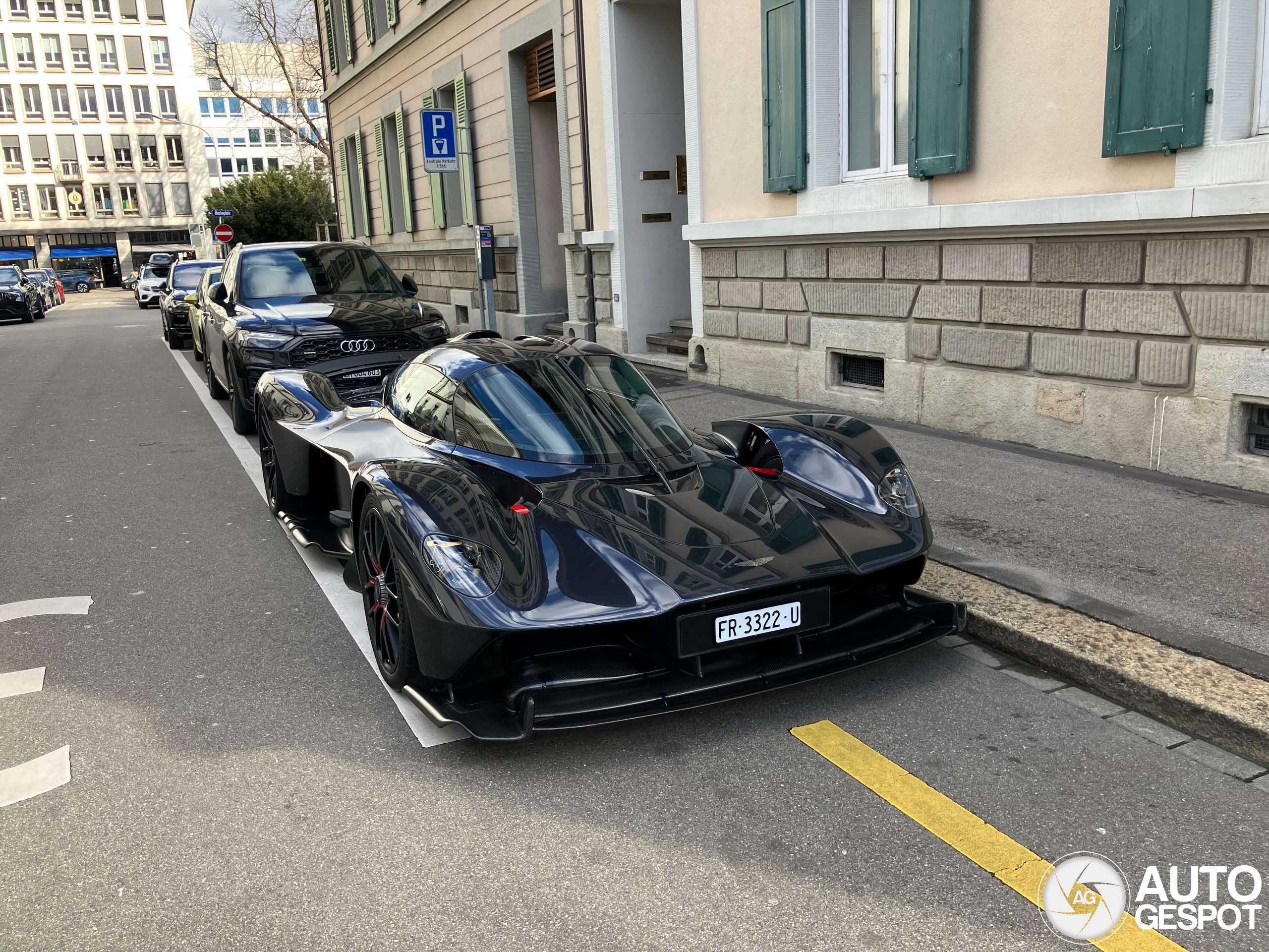 Ein Aston Martin Valkyrie taucht in Zürich auf.