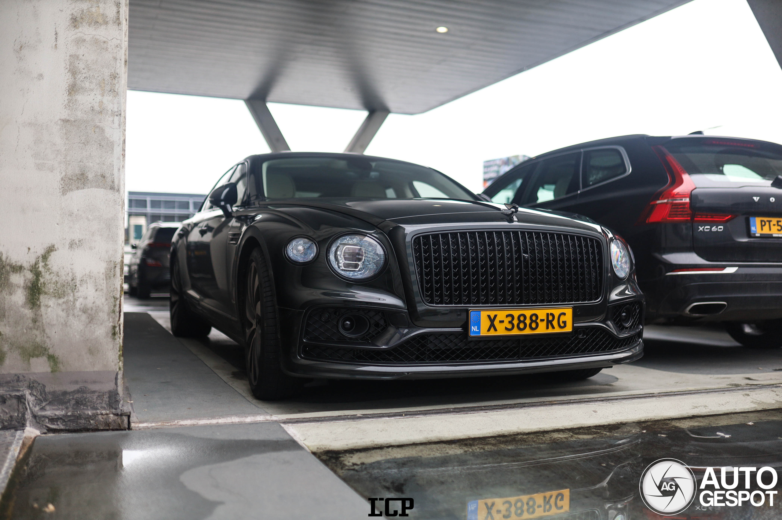 Bentley Flying Spur Hybrid Azure