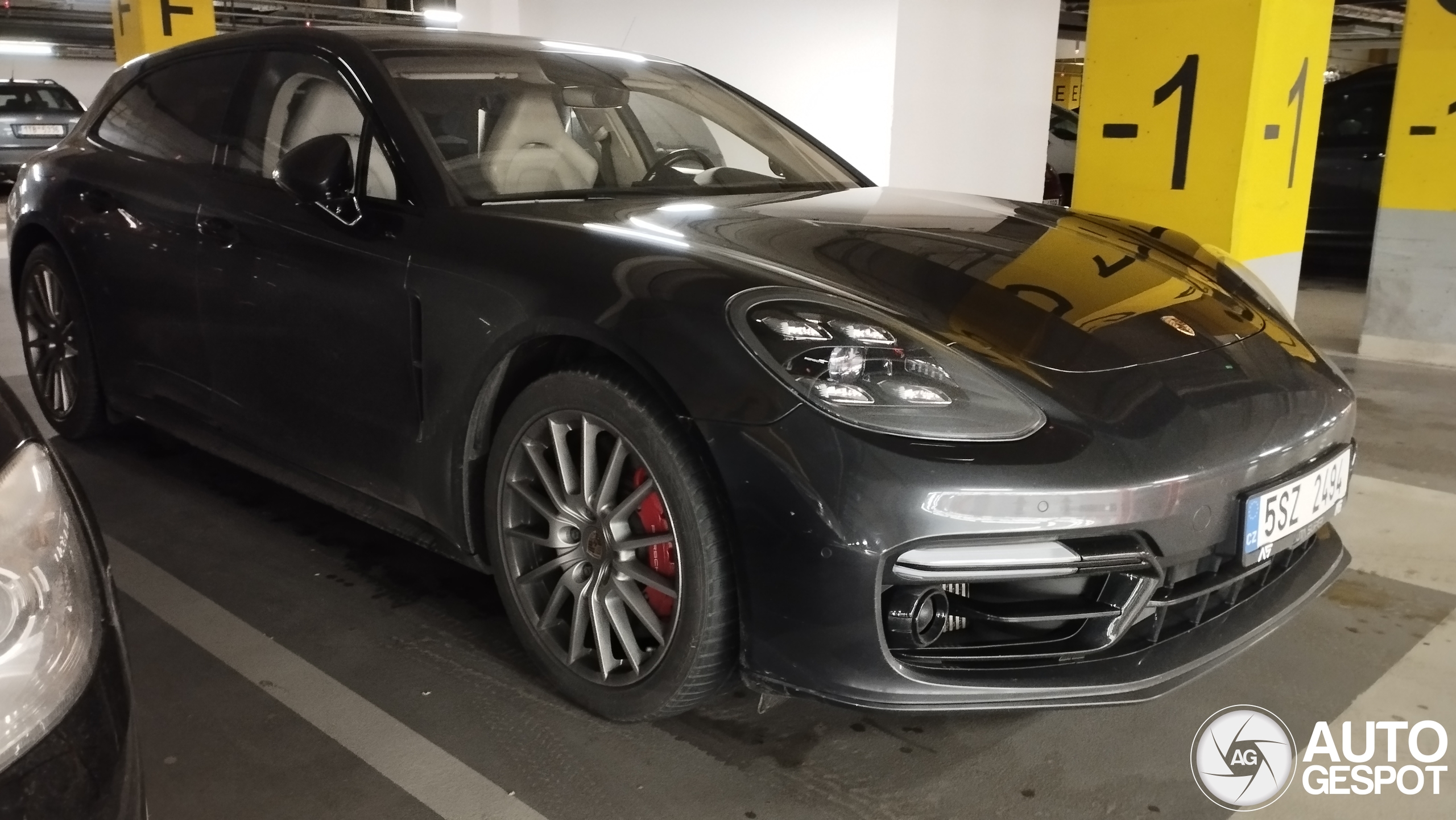 Porsche 971 Panamera Turbo Sport Turismo