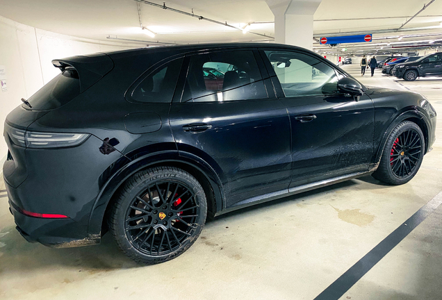 Porsche 9YA Cayenne GTS