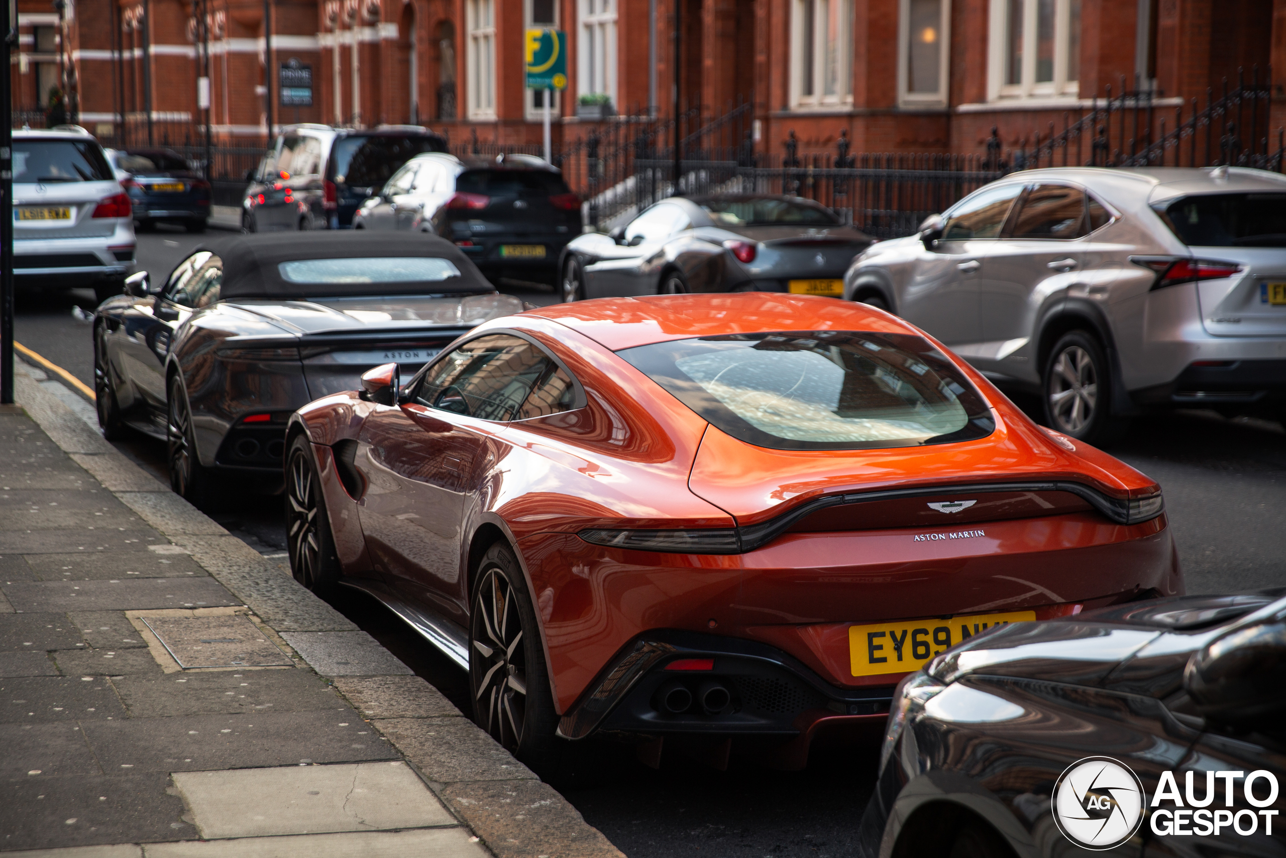 Aston Martin V8 Vantage 2018