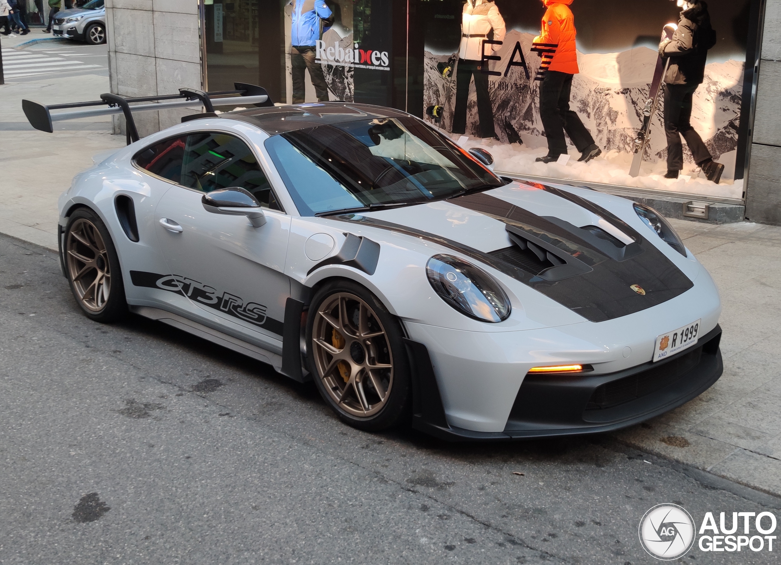 Porsche 992 GT3 RS Weissach Package