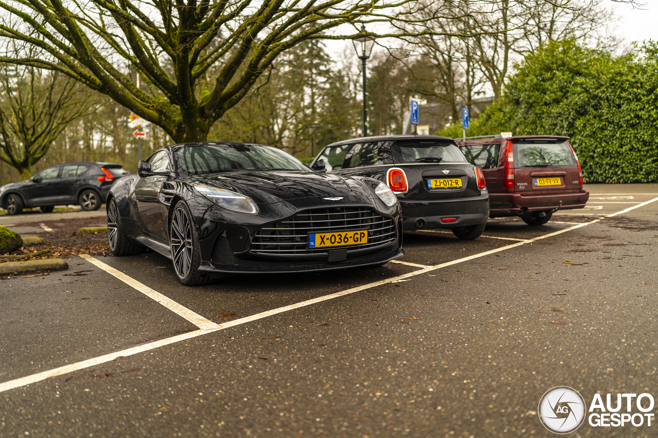 Aston Martin DB12