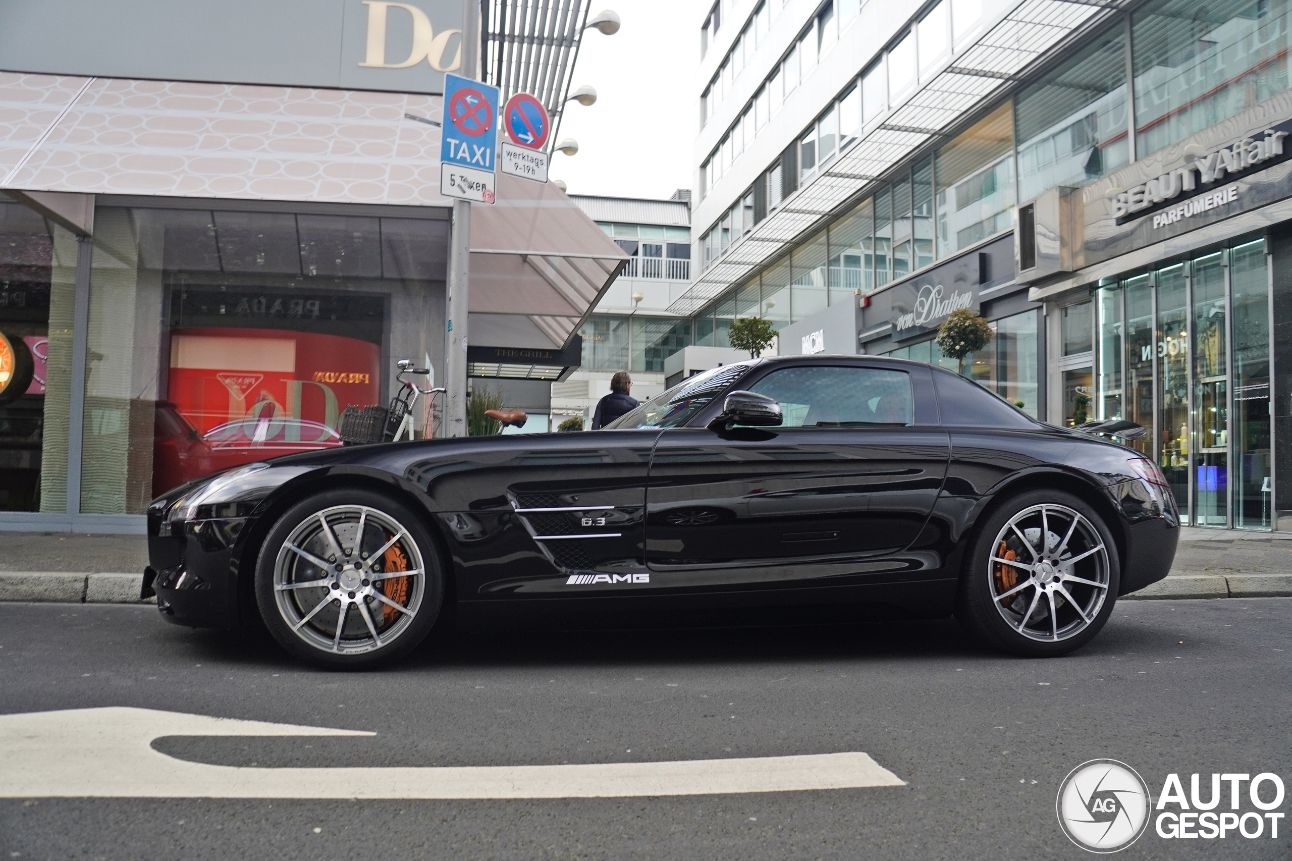 Mercedes-Benz SLS AMG