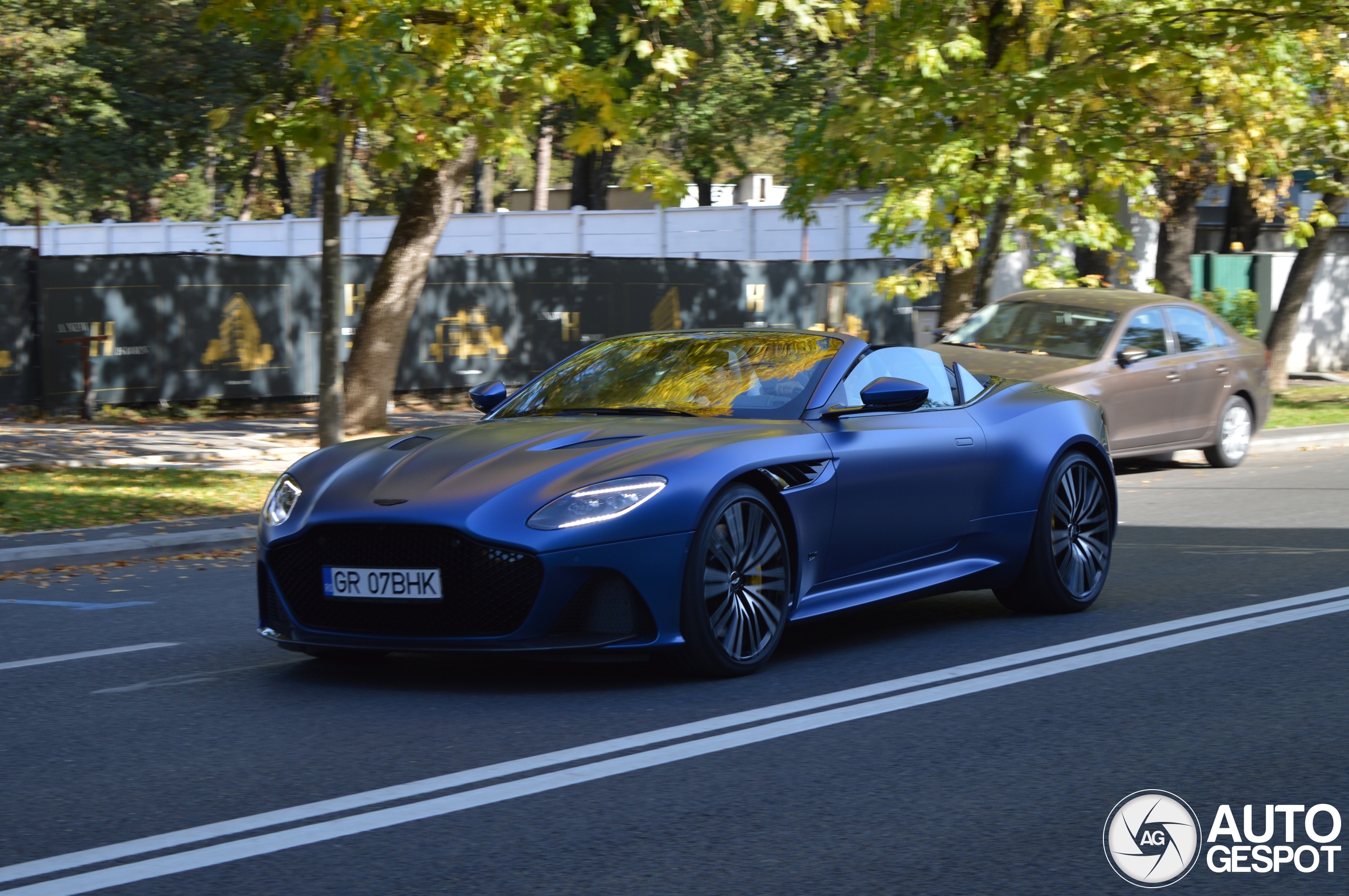 Aston Martin DBS Superleggera Volante