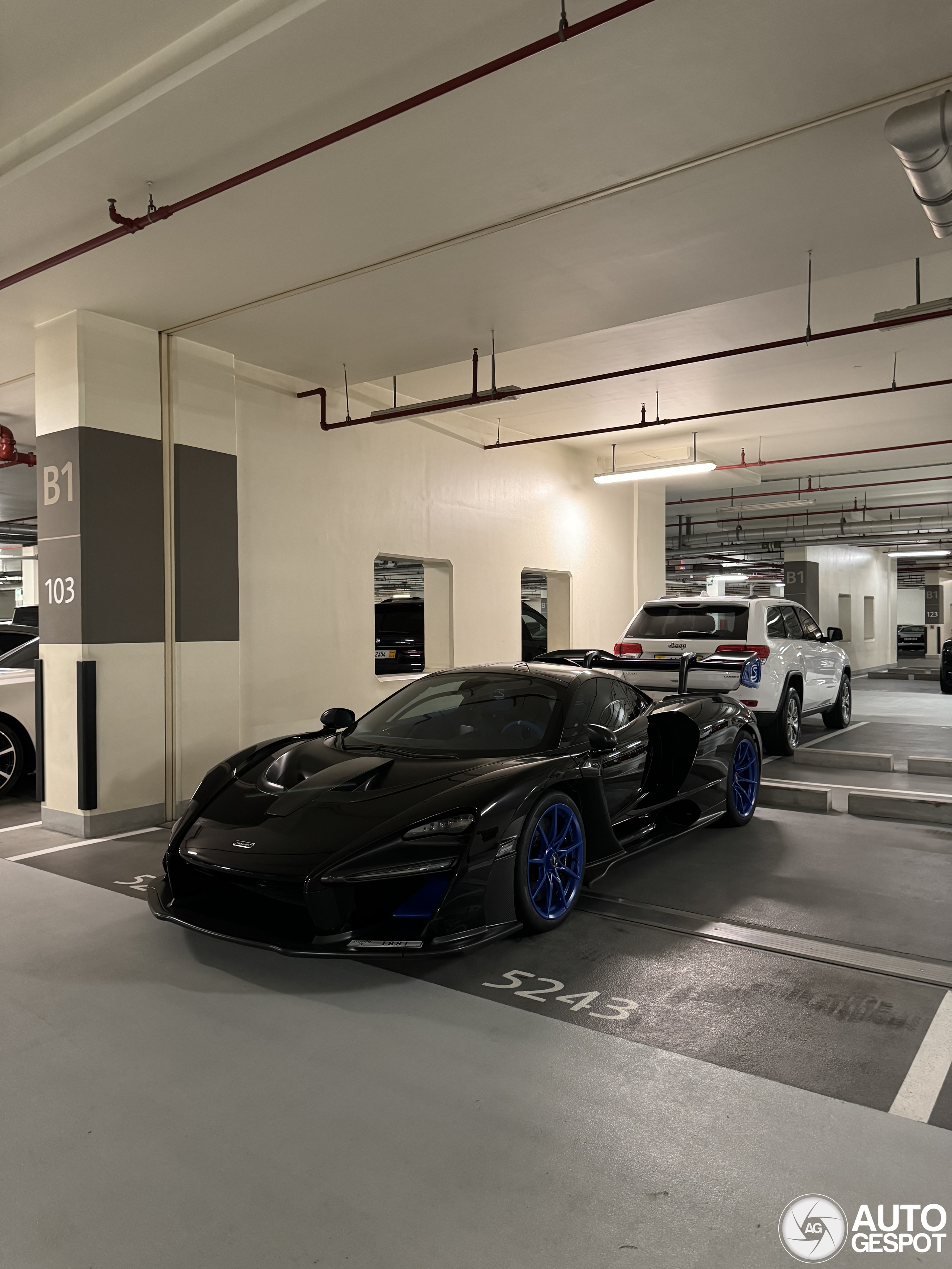 McLaren Senna