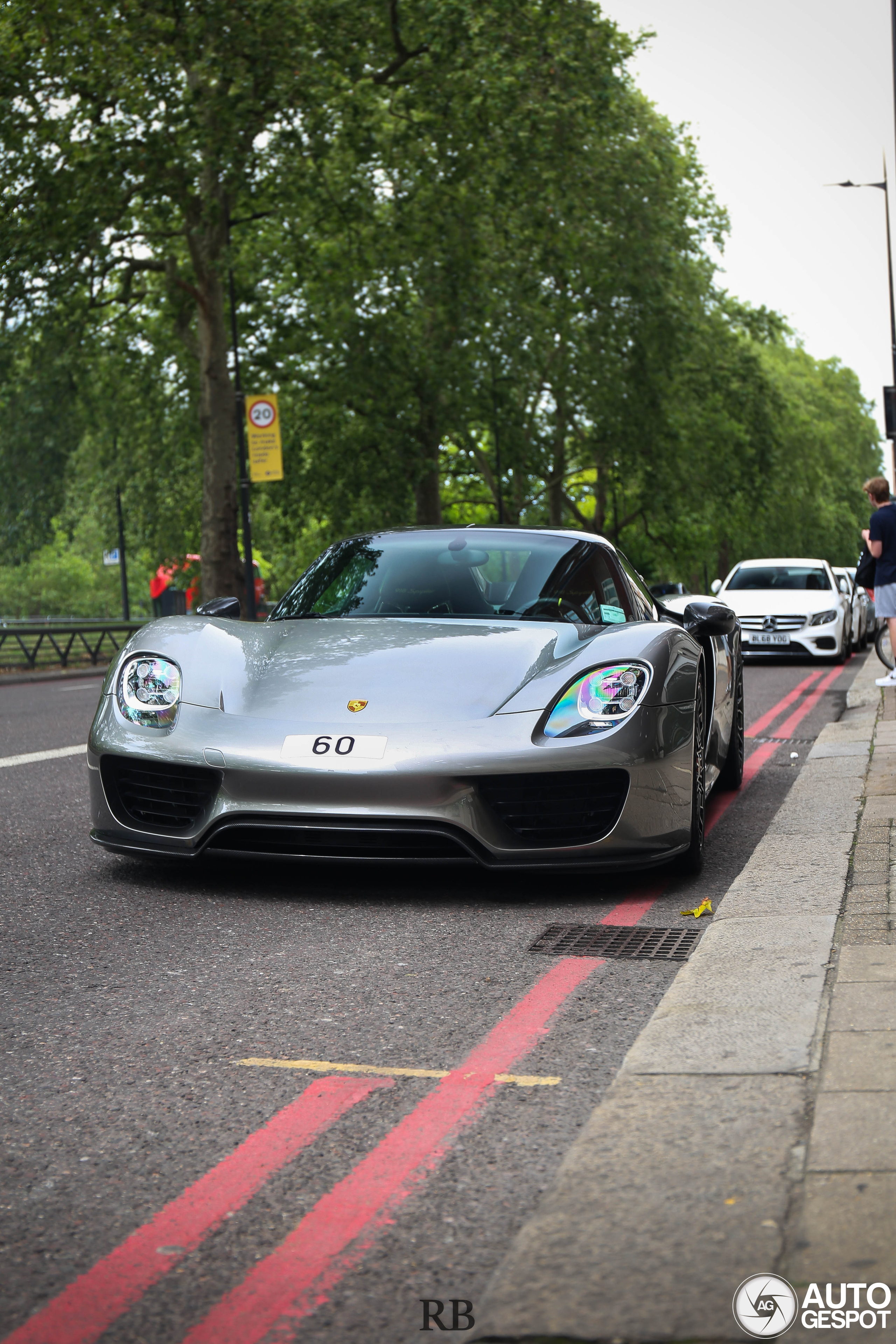 Porsche 918 Spyder Weissach Package