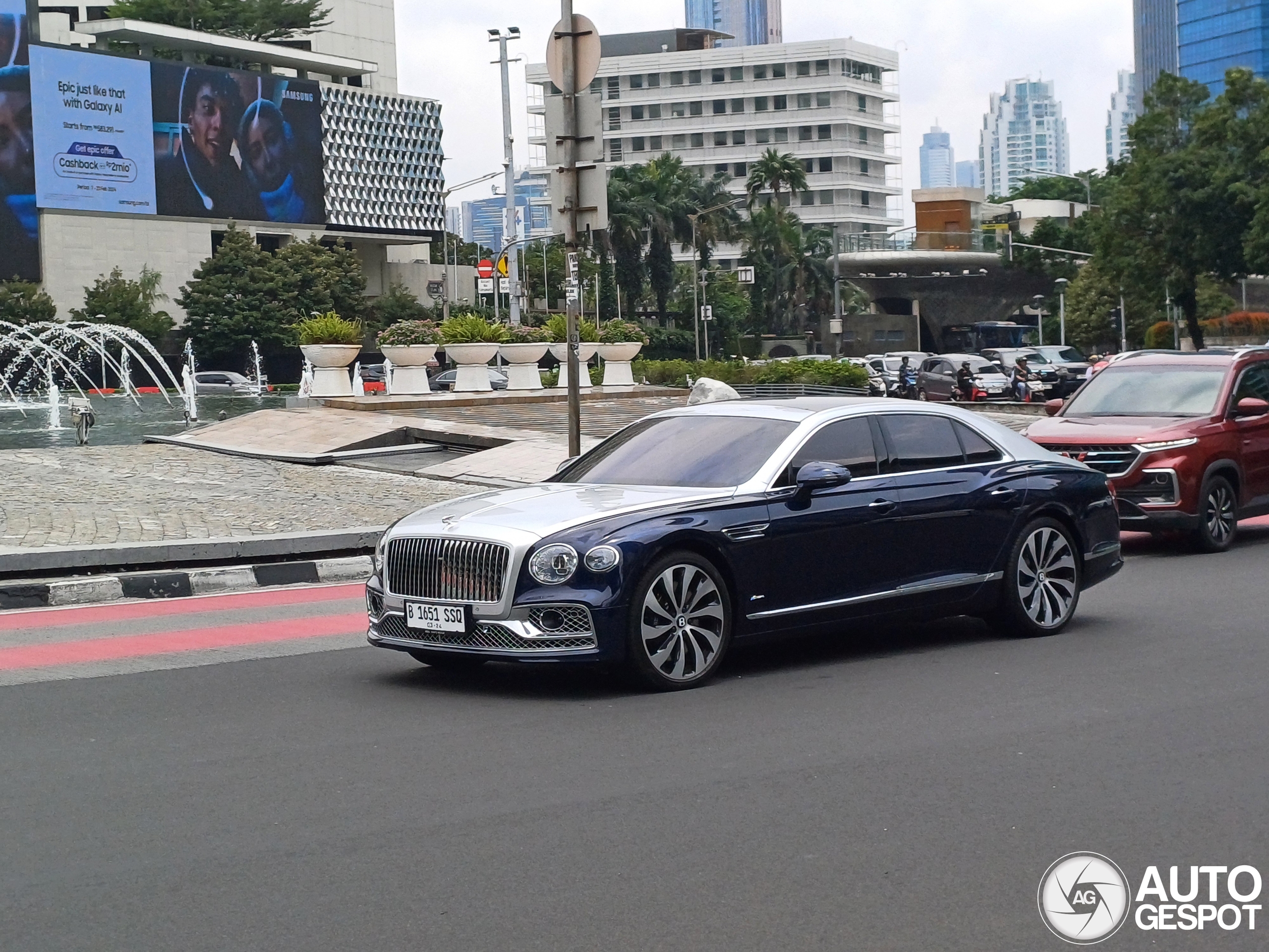 Bentley Flying Spur V8 Azure