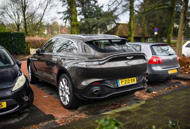 Aston Martin DBX