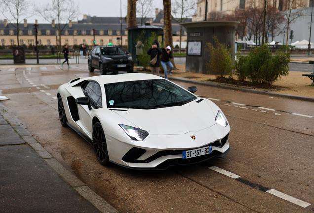 Lamborghini Aventador S LP740-4