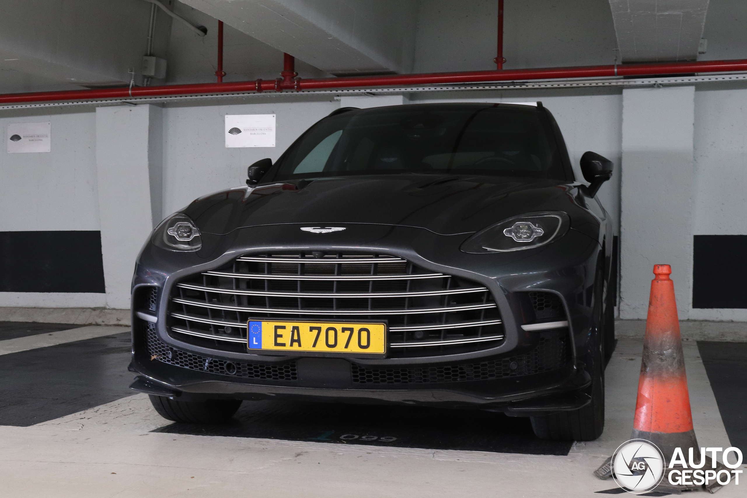 Aston Martin DBX707