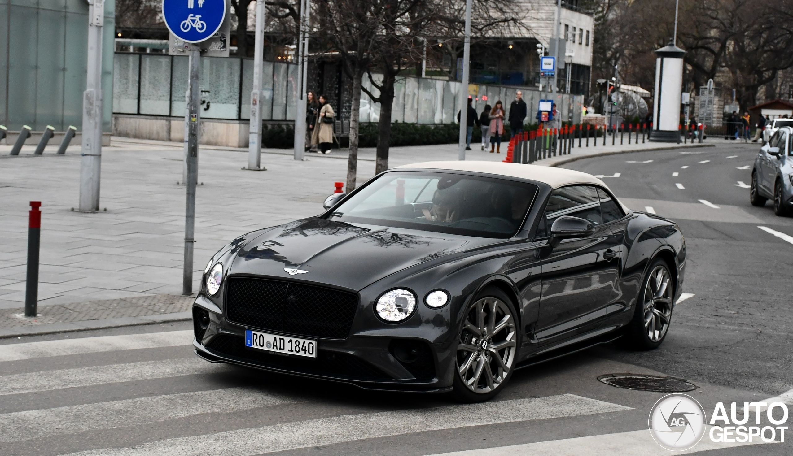 Bentley Continental GTC V8 S 2023