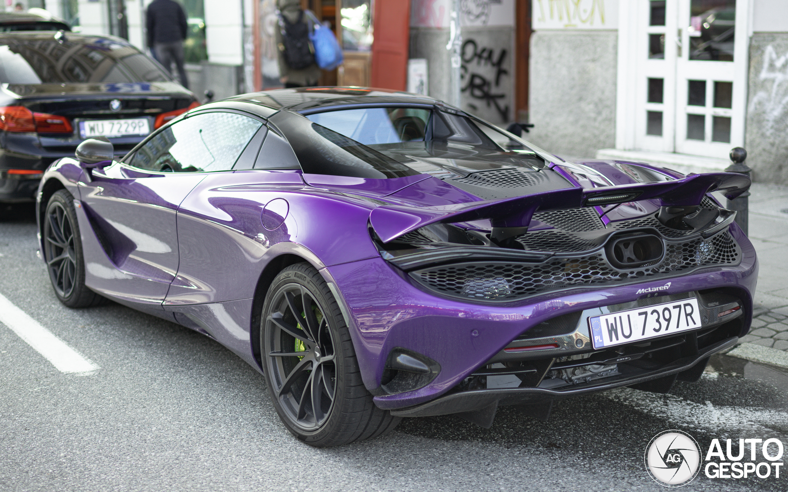 En hier zien we nu ook de nieuwe McLaren 750S Spider