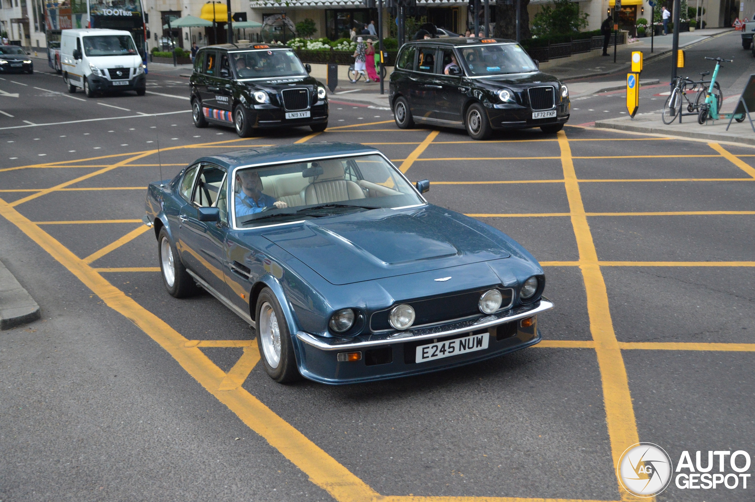 Aston Martin V8 Vantage 1977-1989