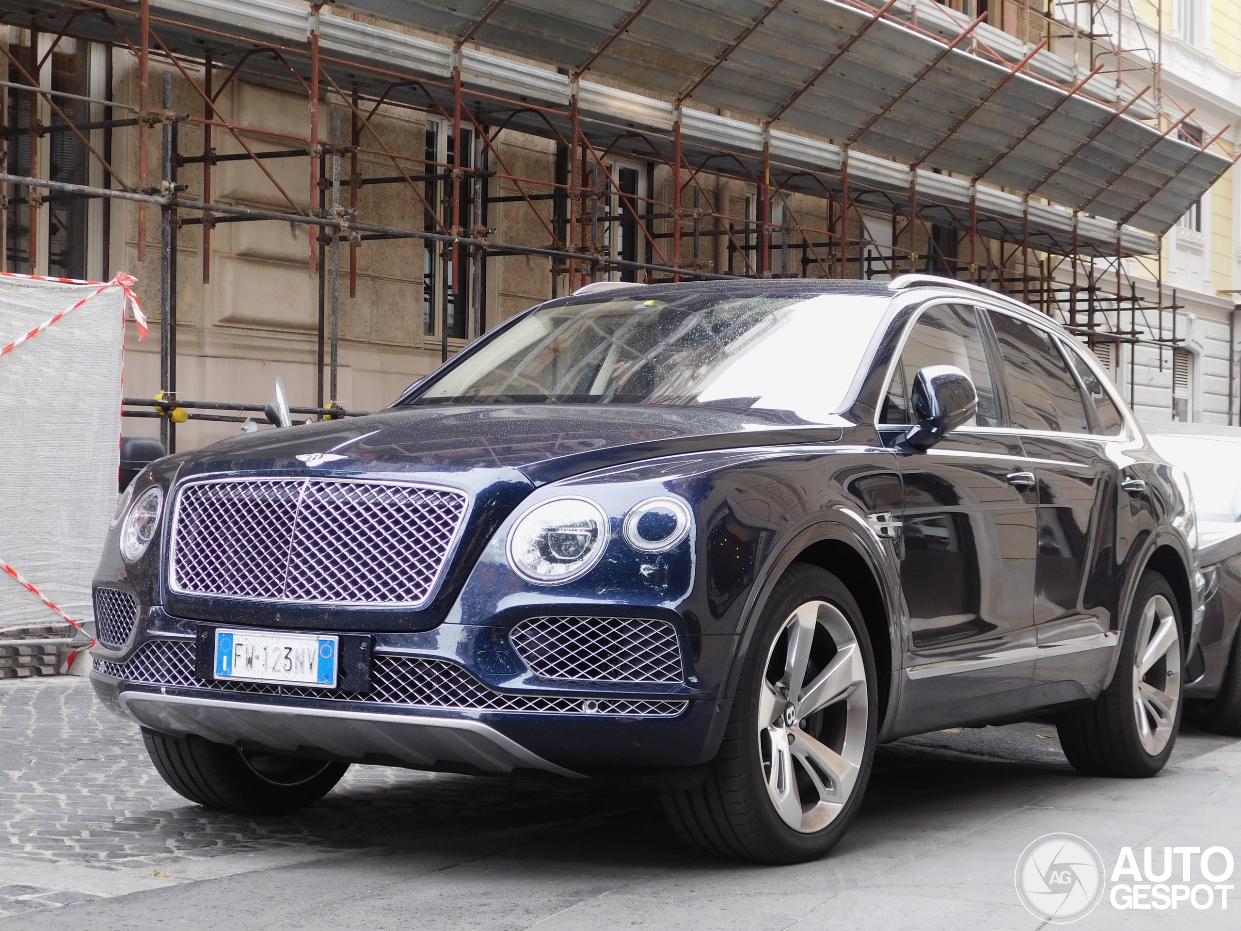 Bentley Bentayga V8