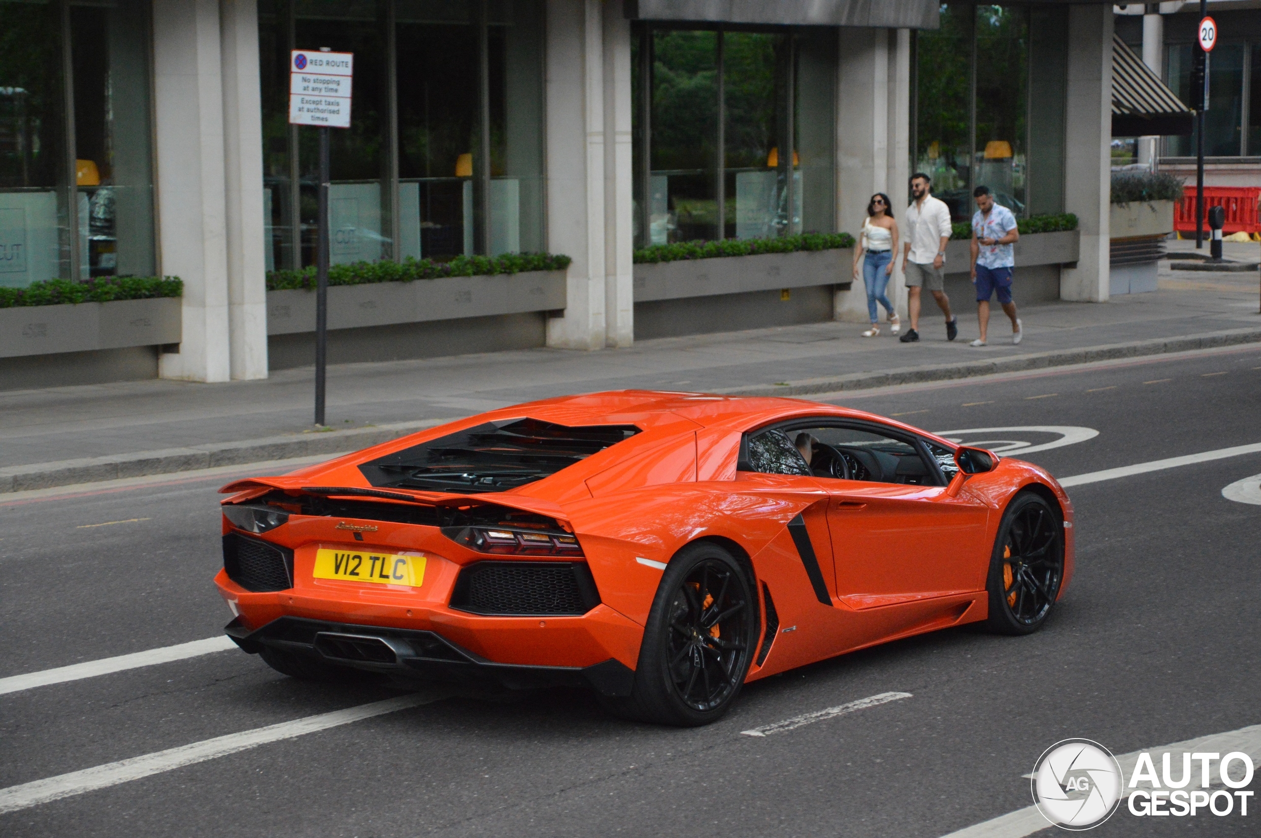 Lamborghini Aventador LP700-4