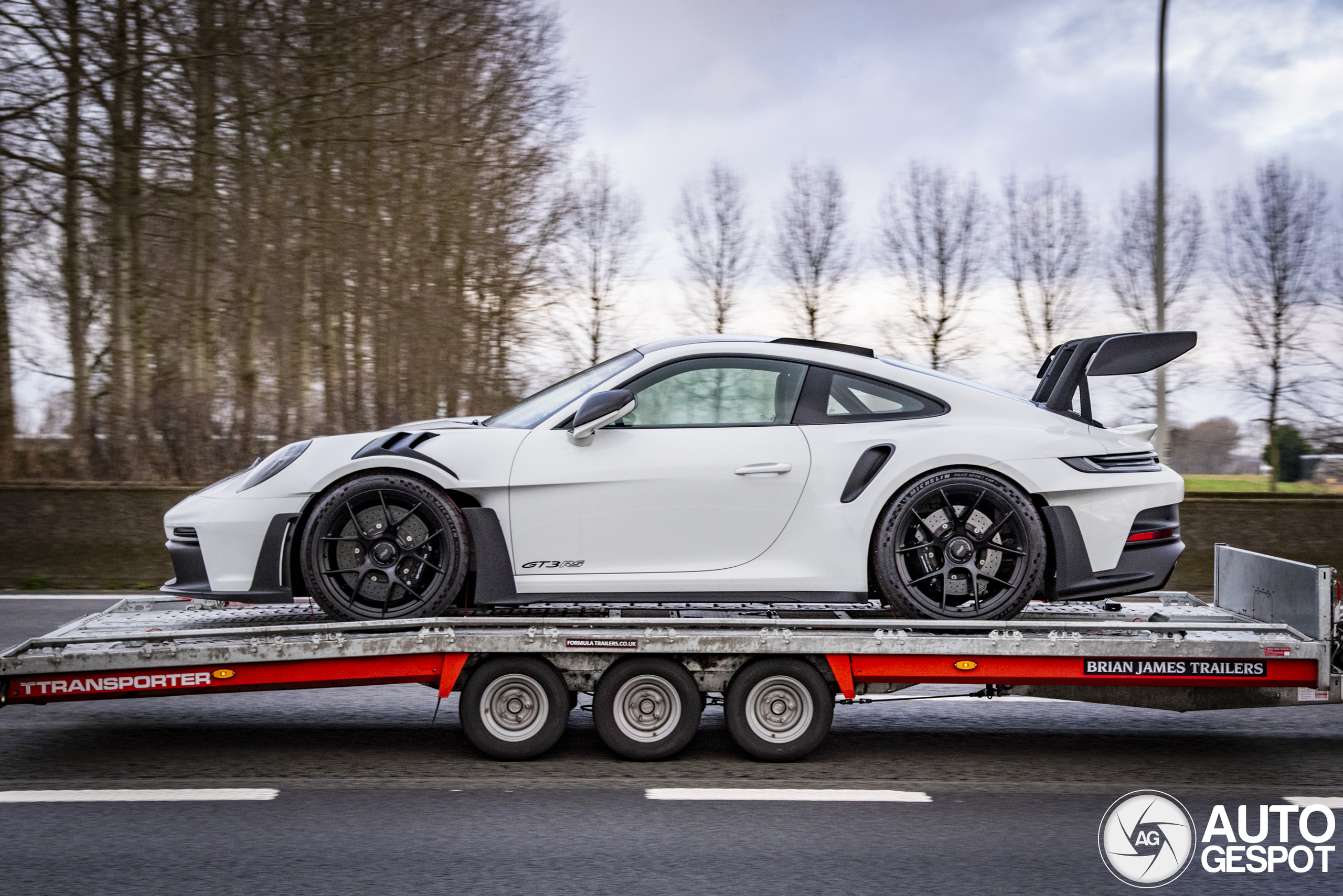 Porsche 992 GT3 RS Weissach Package