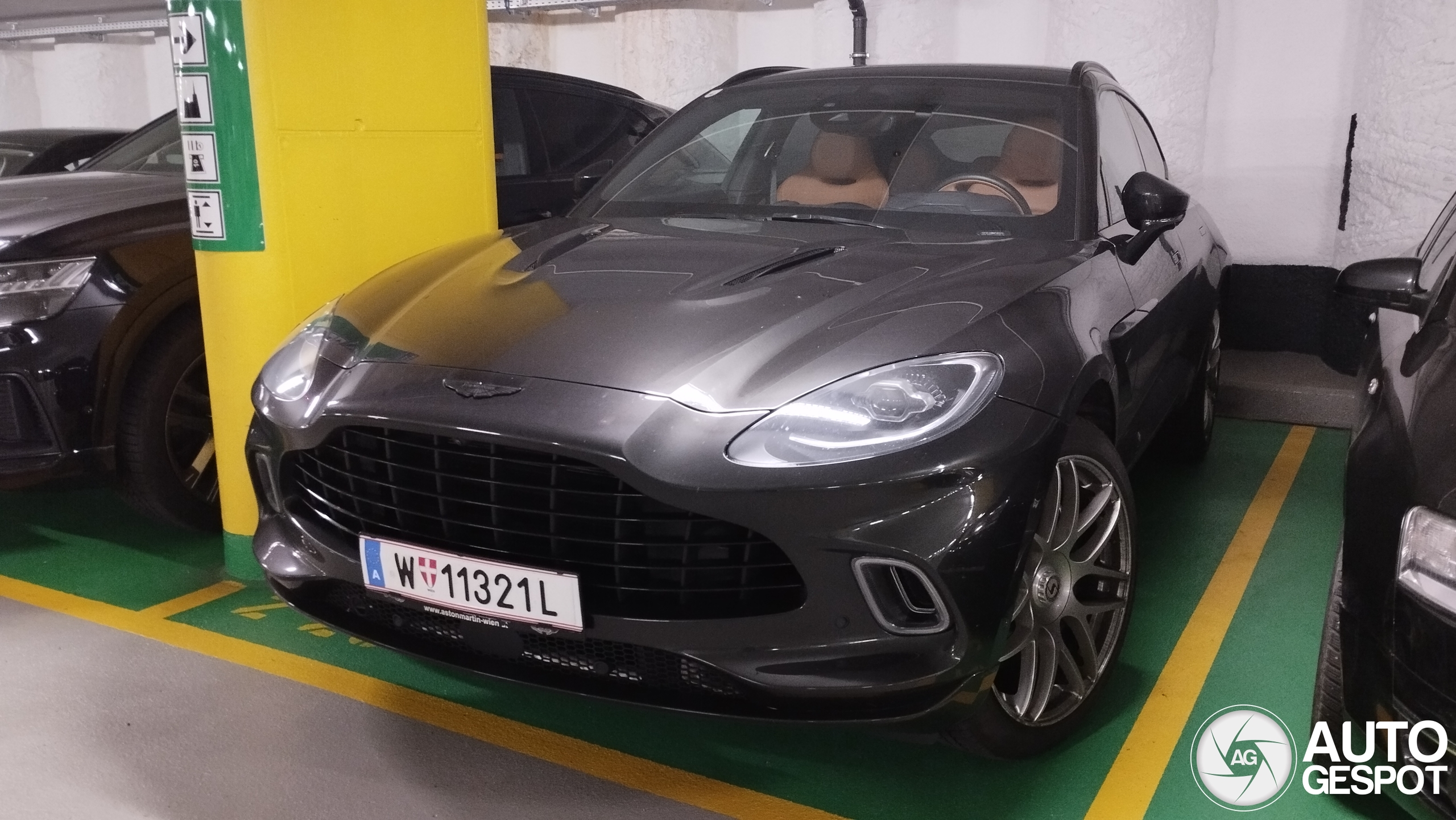 Aston Martin DBX