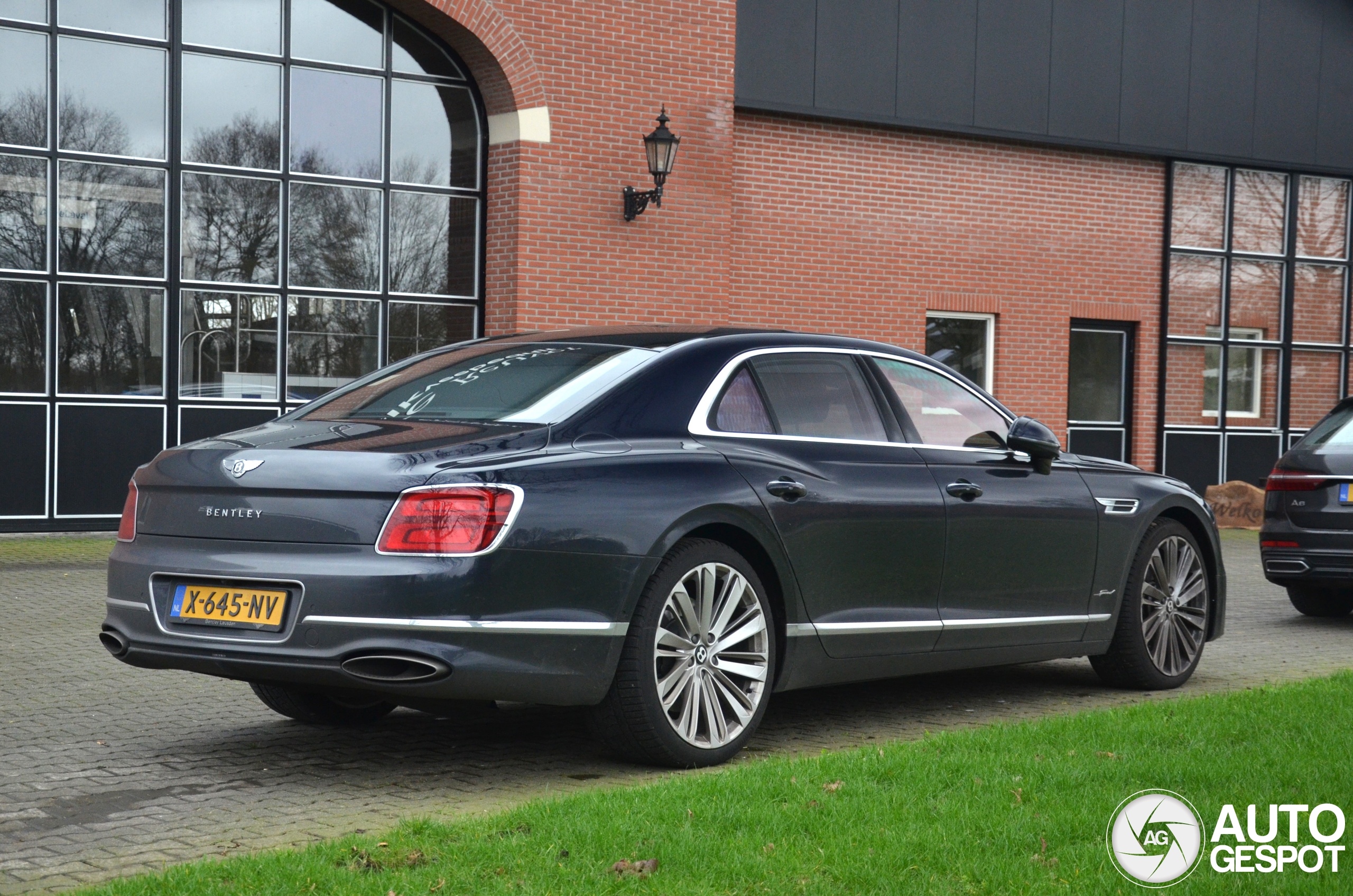 Bentley zwaait W12 uit: Dit zijn de laatste modellen