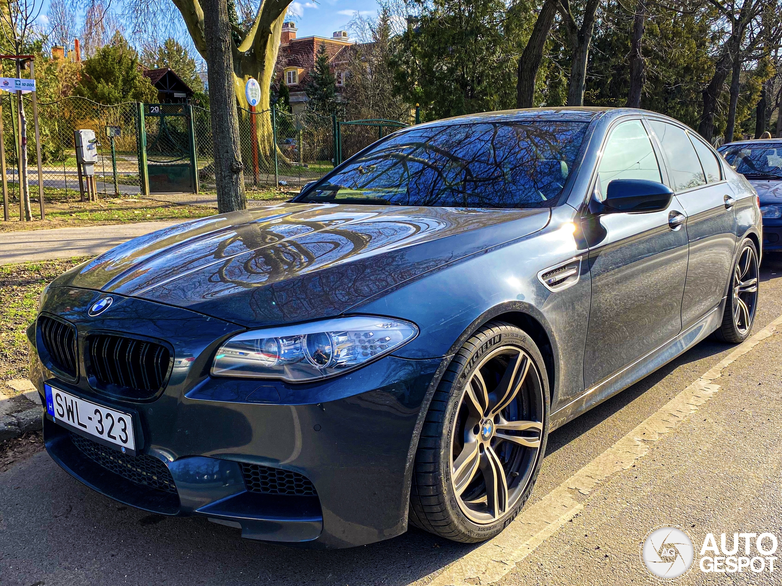 BMW M5 F10 2011