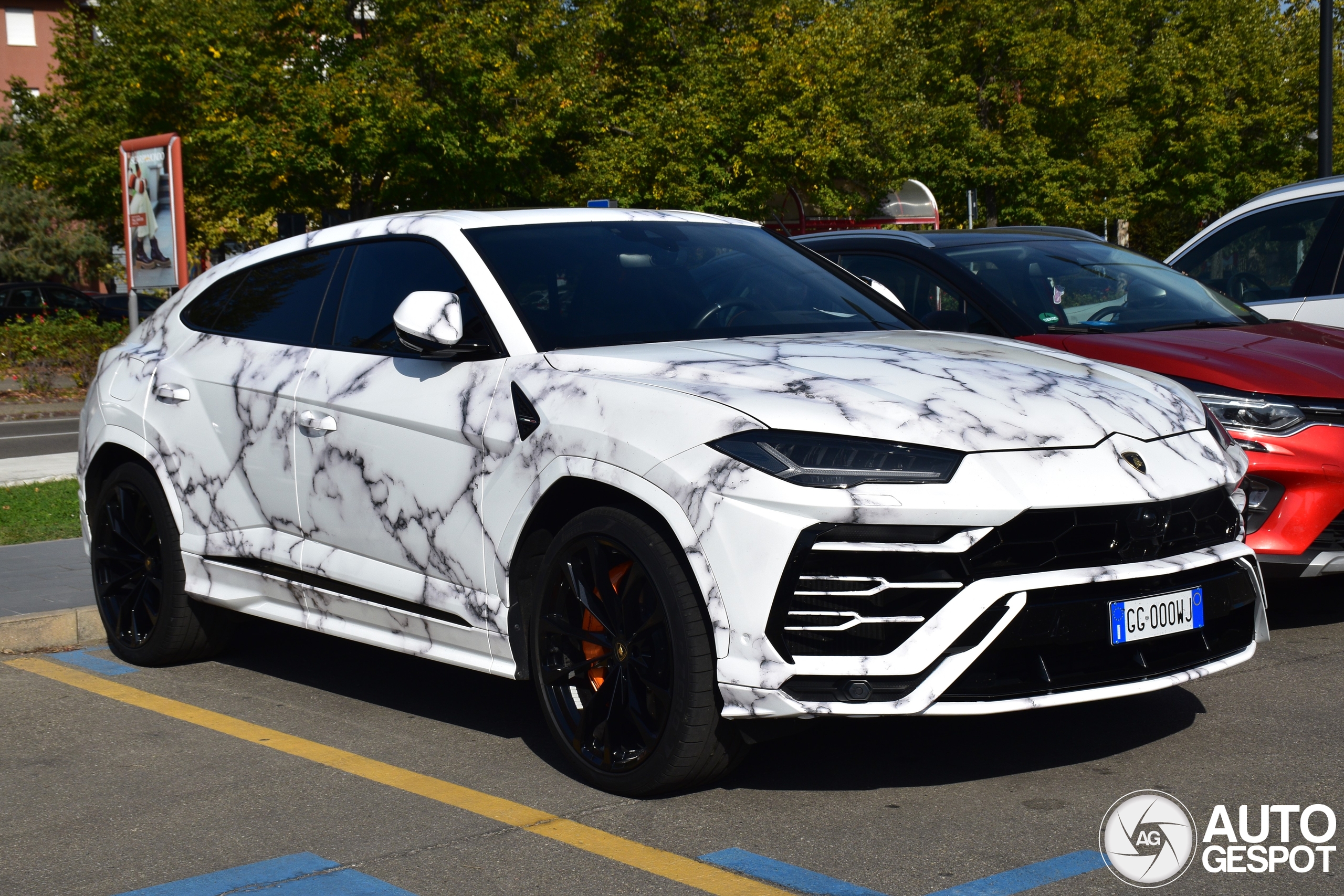 Deze Lamborghini kan zo als decoratie het paleis van de koning in