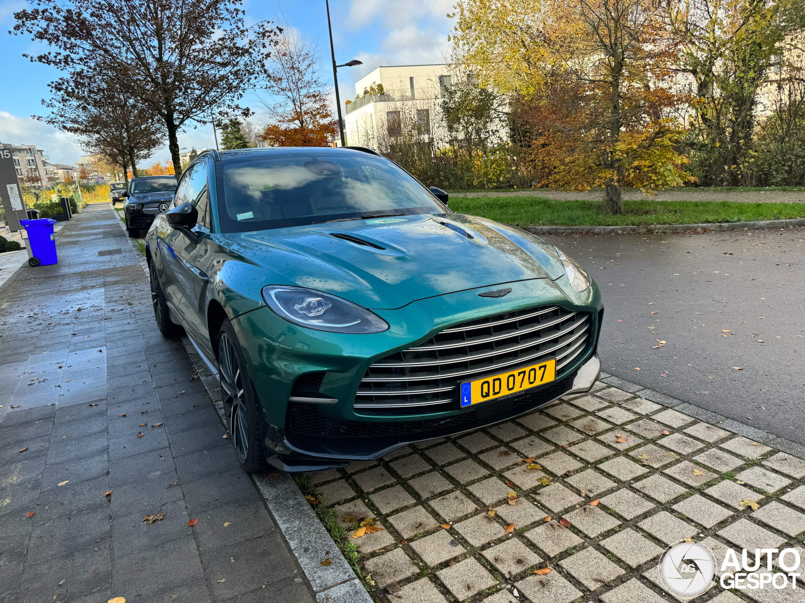 Aston Martin DBX707