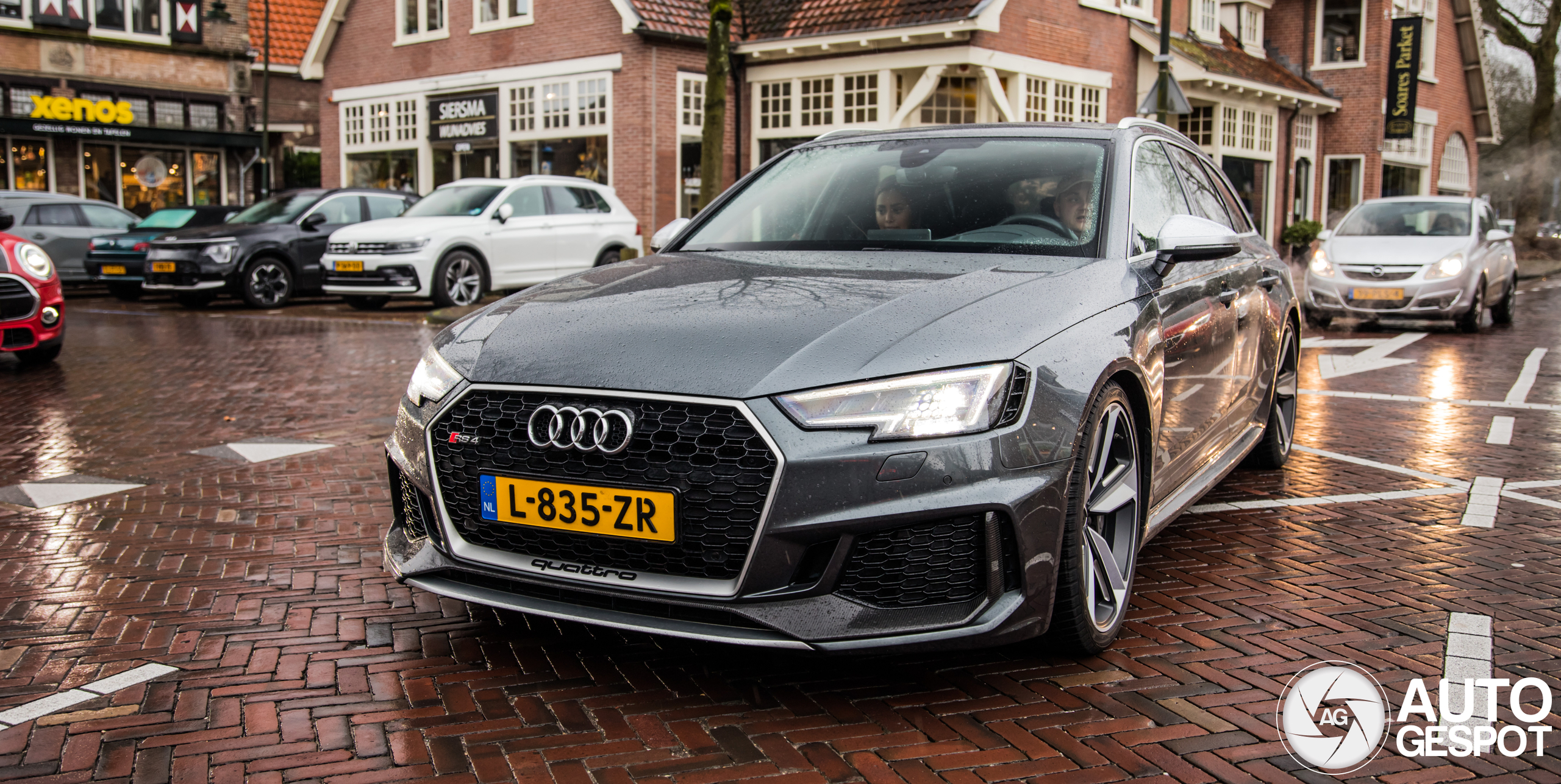 Audi RS4 Avant B9