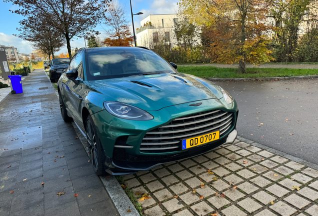 Aston Martin DBX707