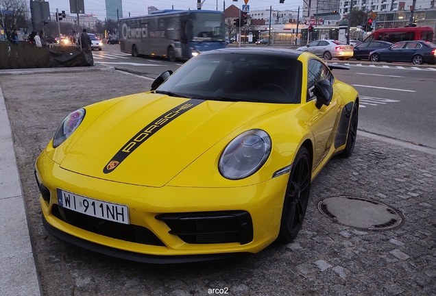 Porsche 992 Carrera 4 GTS