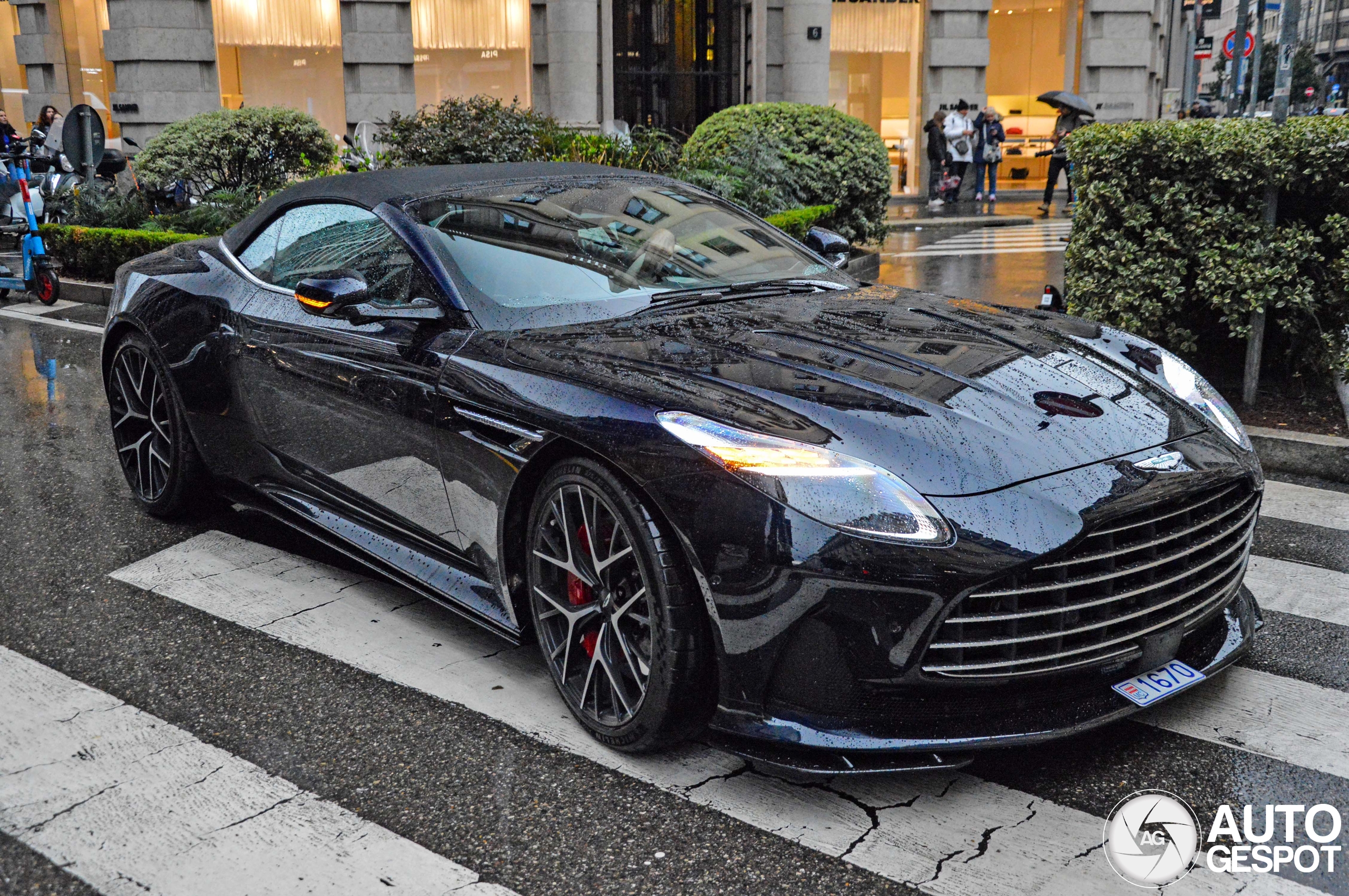 Aston Martin DB12 Volante