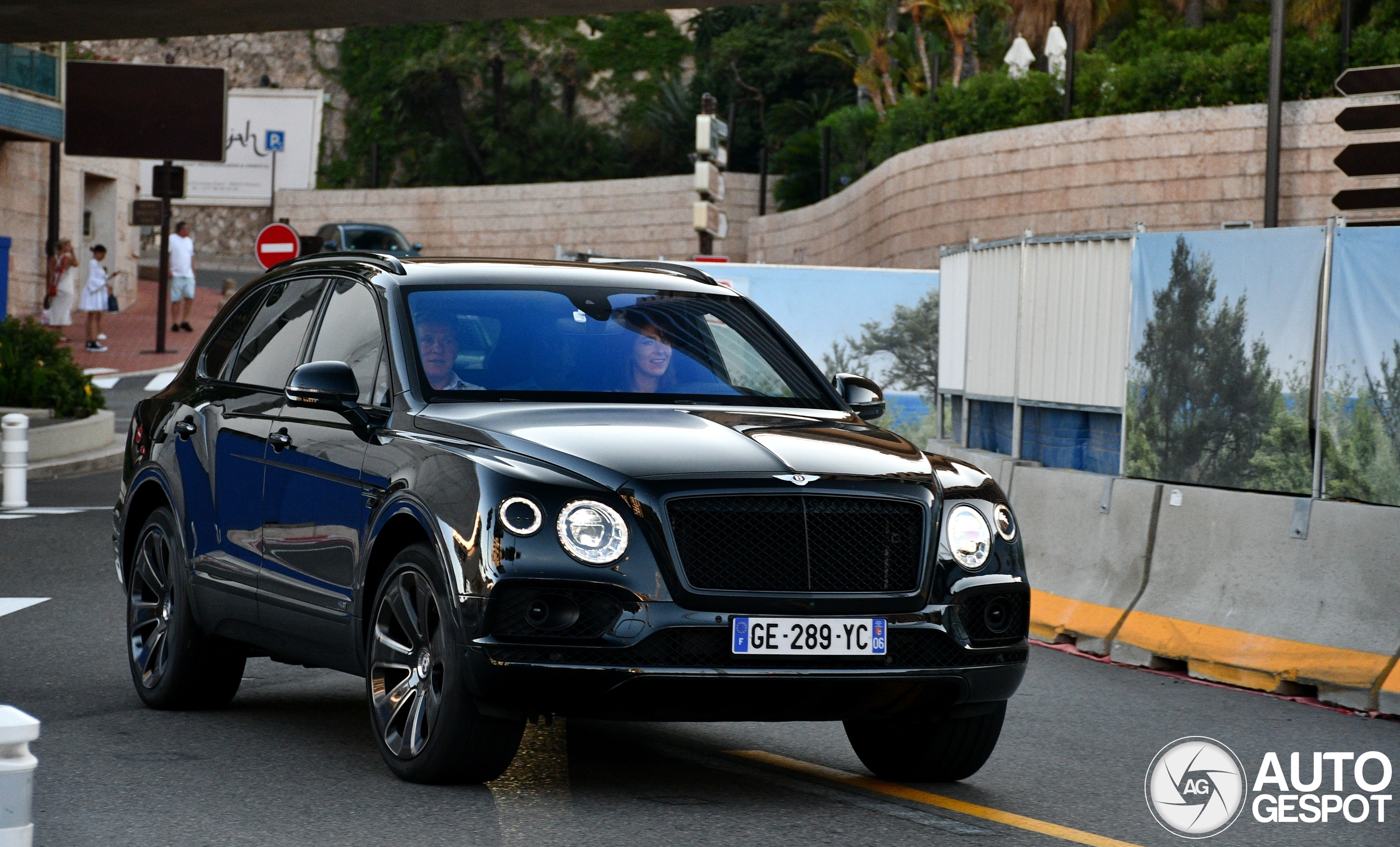 Bentley Bentayga V8 Design Series