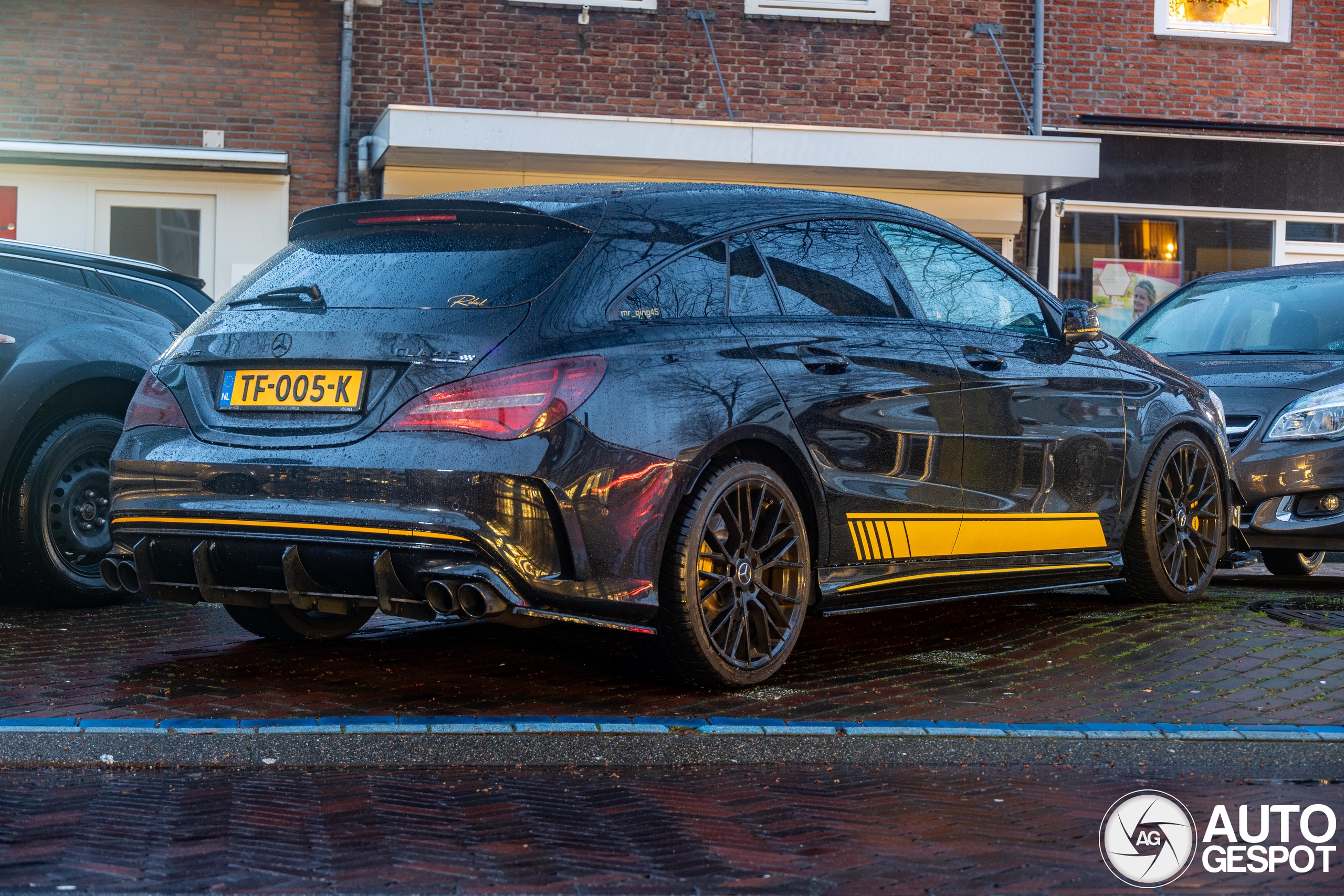 Mercedes-AMG CLA 45 Shooting Brake X117 Yellow Night Edition