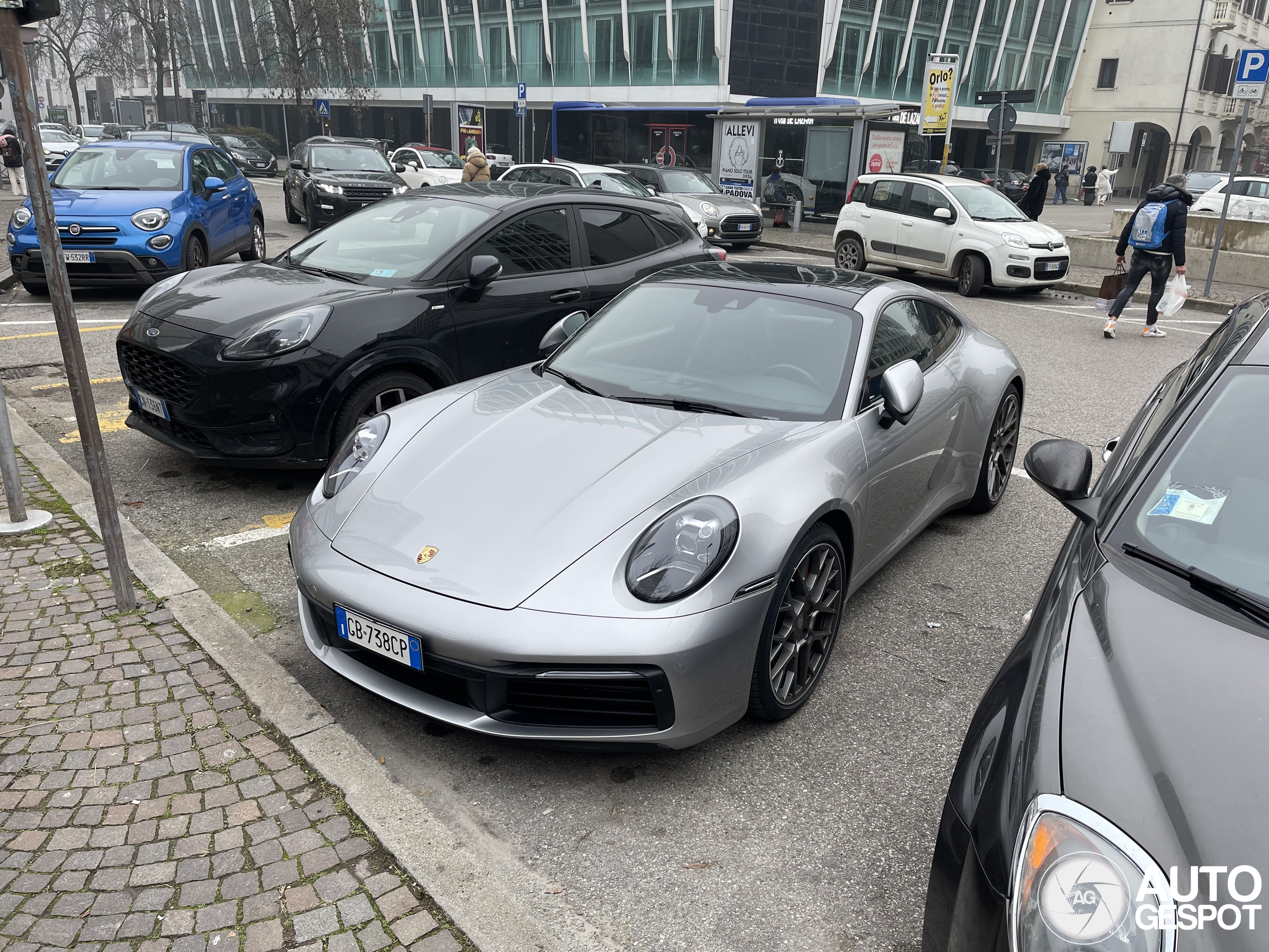 Porsche 992 Carrera 4S