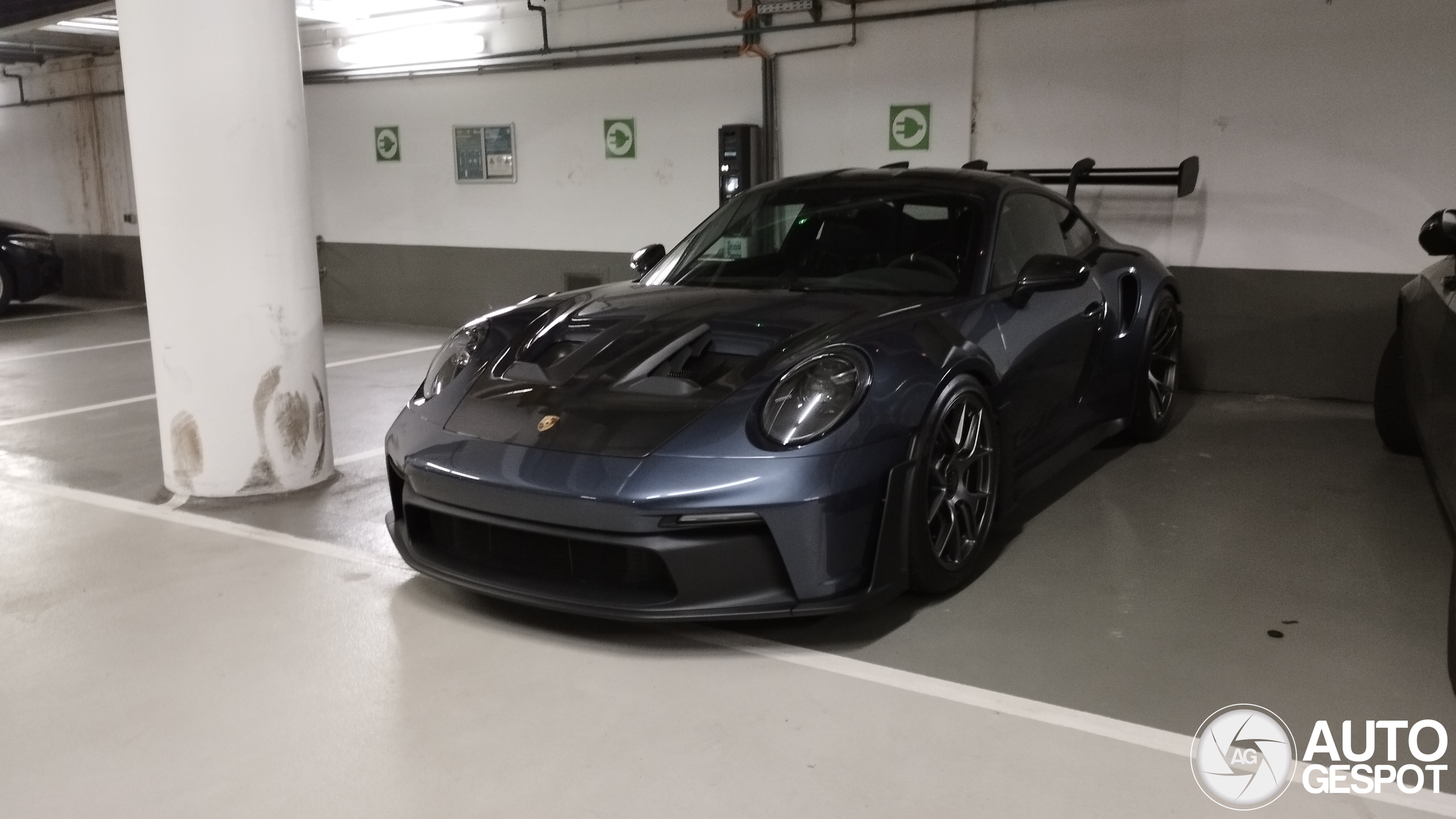 Porsche 992 GT3 RS Weissach Package