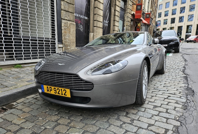 Aston Martin V8 Vantage 2012