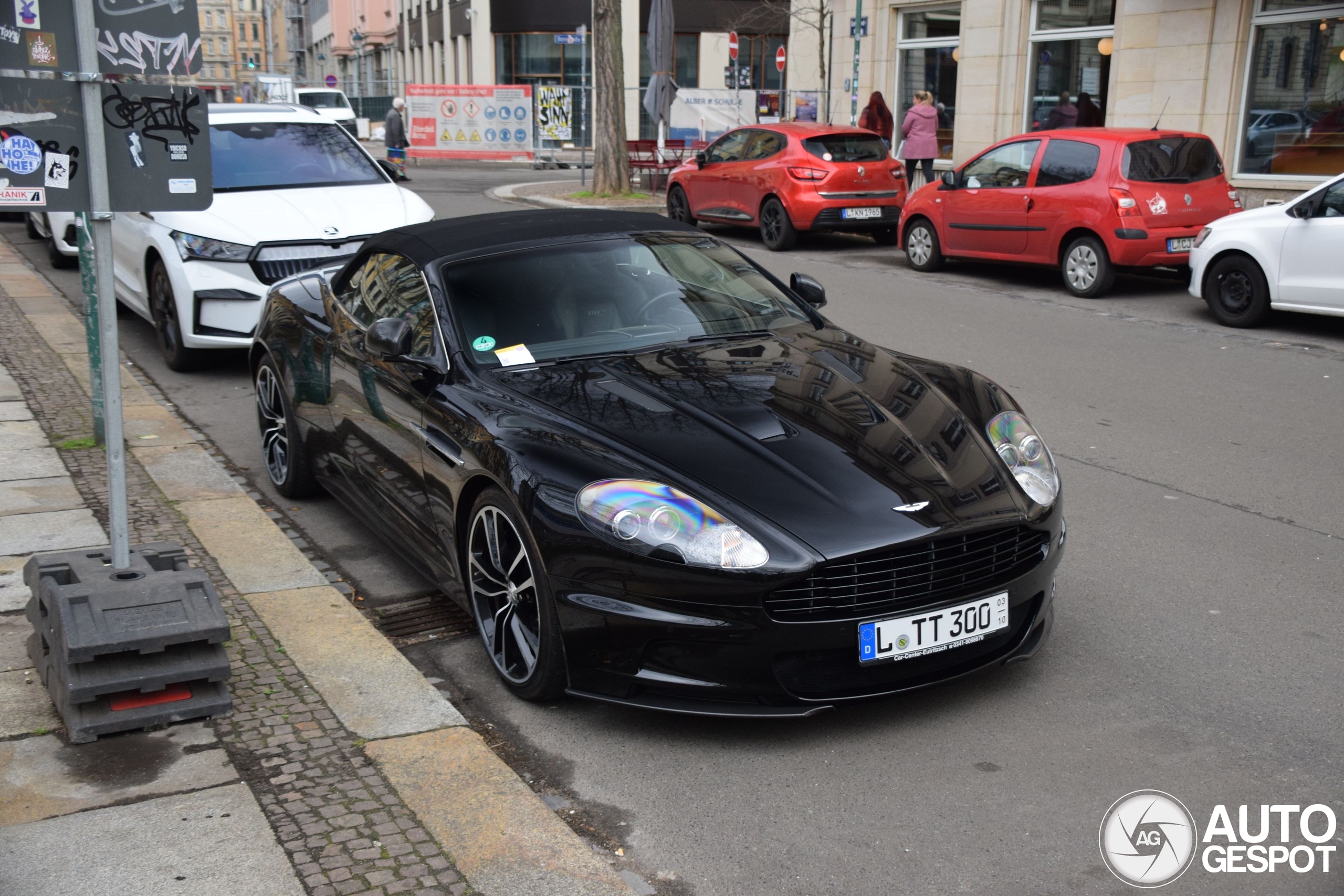 Aston Martin DBS Volante Carbon Black Edition